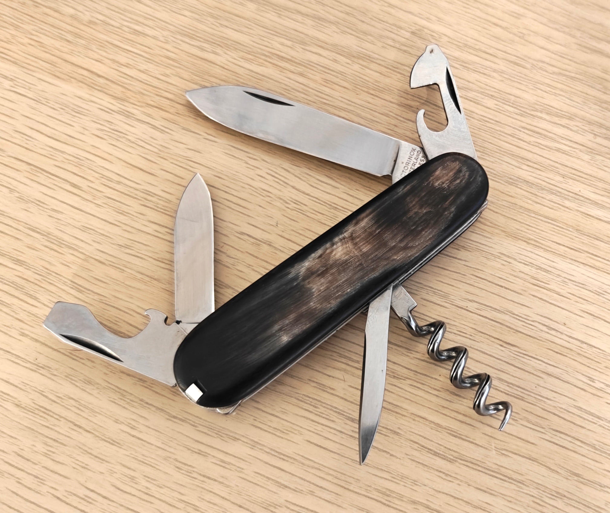 JapanRabbit公式アカウント00  VICTORINOX Victorinox Swiss Army Knife Tourist 84mm Horn 1976-1978 – SAKnife