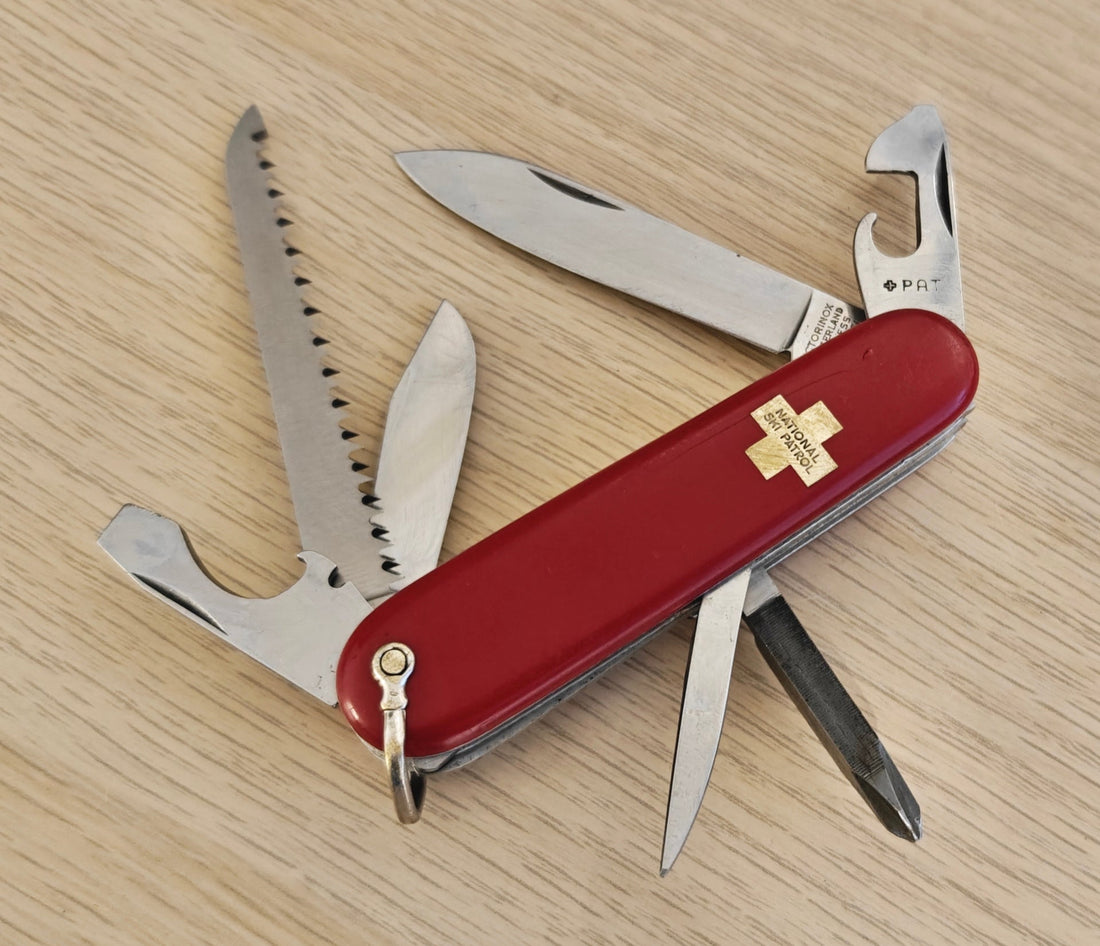 📝 Victorinox Hiker