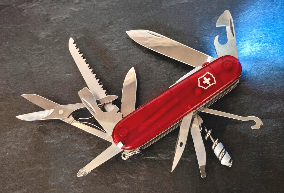 📝 Victorinox Huntsman Lite