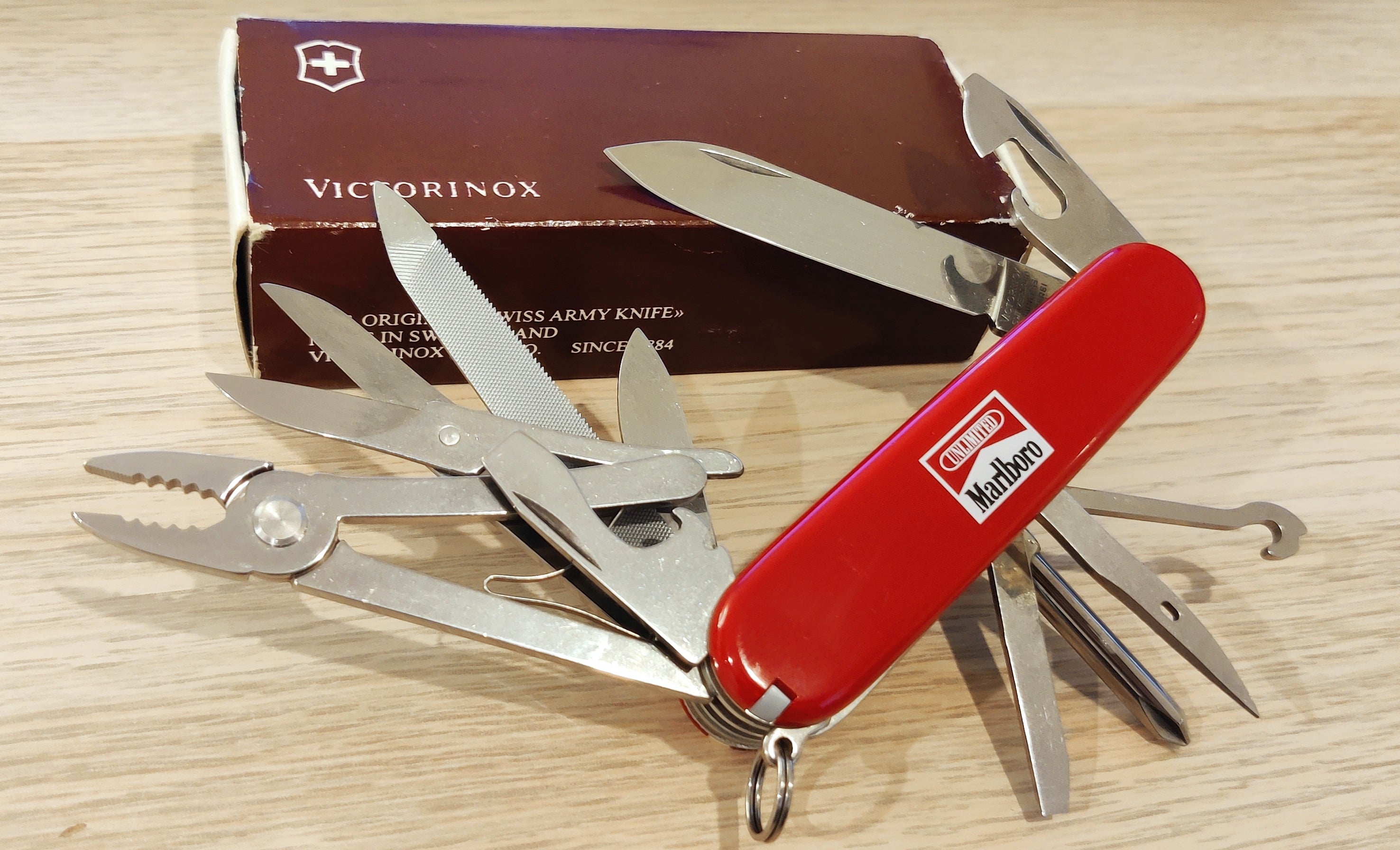 Victorinox Swiss Army Knife Troubleshooter Marlboro Unlimited NIB