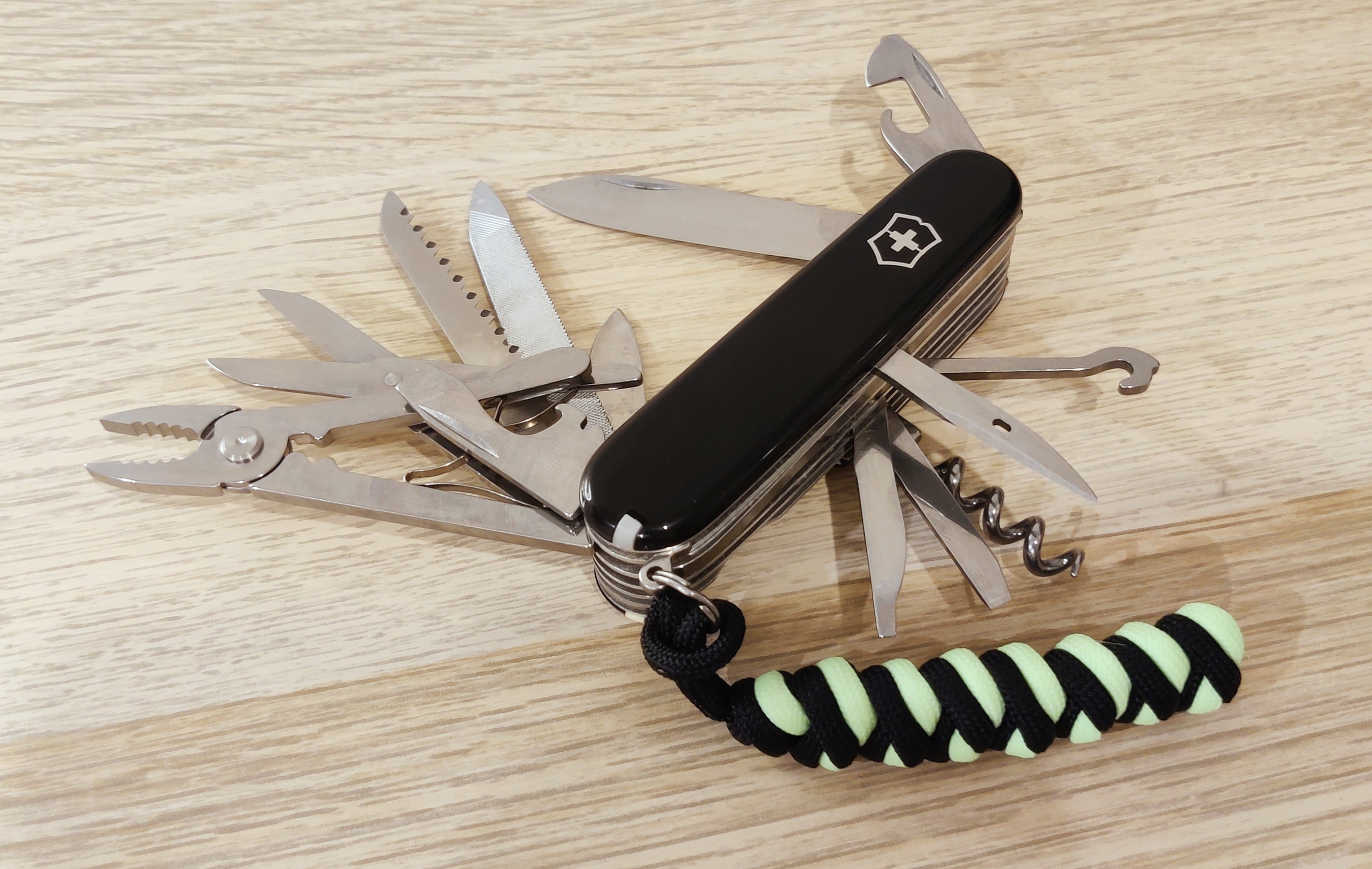 Victorinox Swiss Army Handyman Black