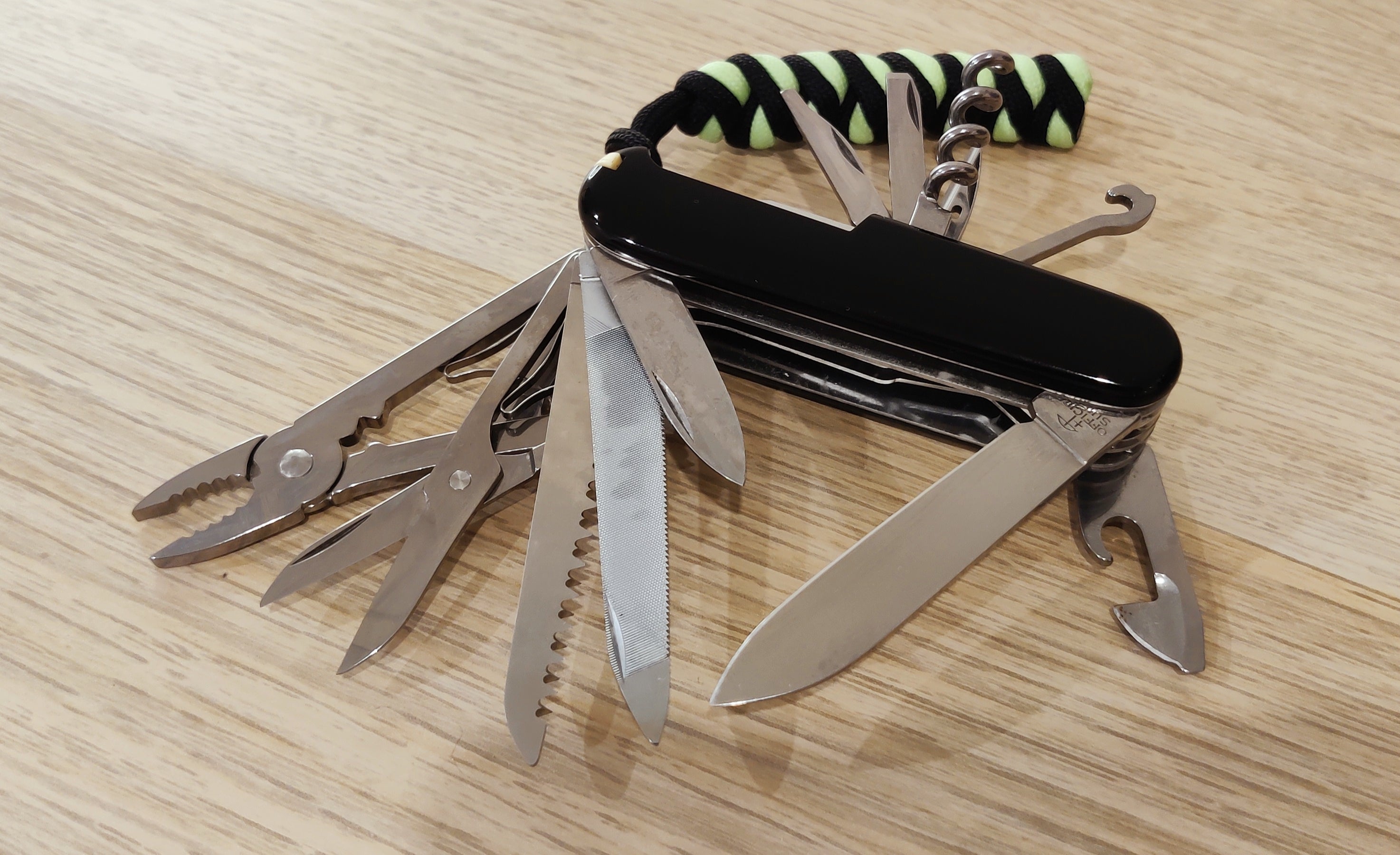Victorinox Swiss Army Handyman Black