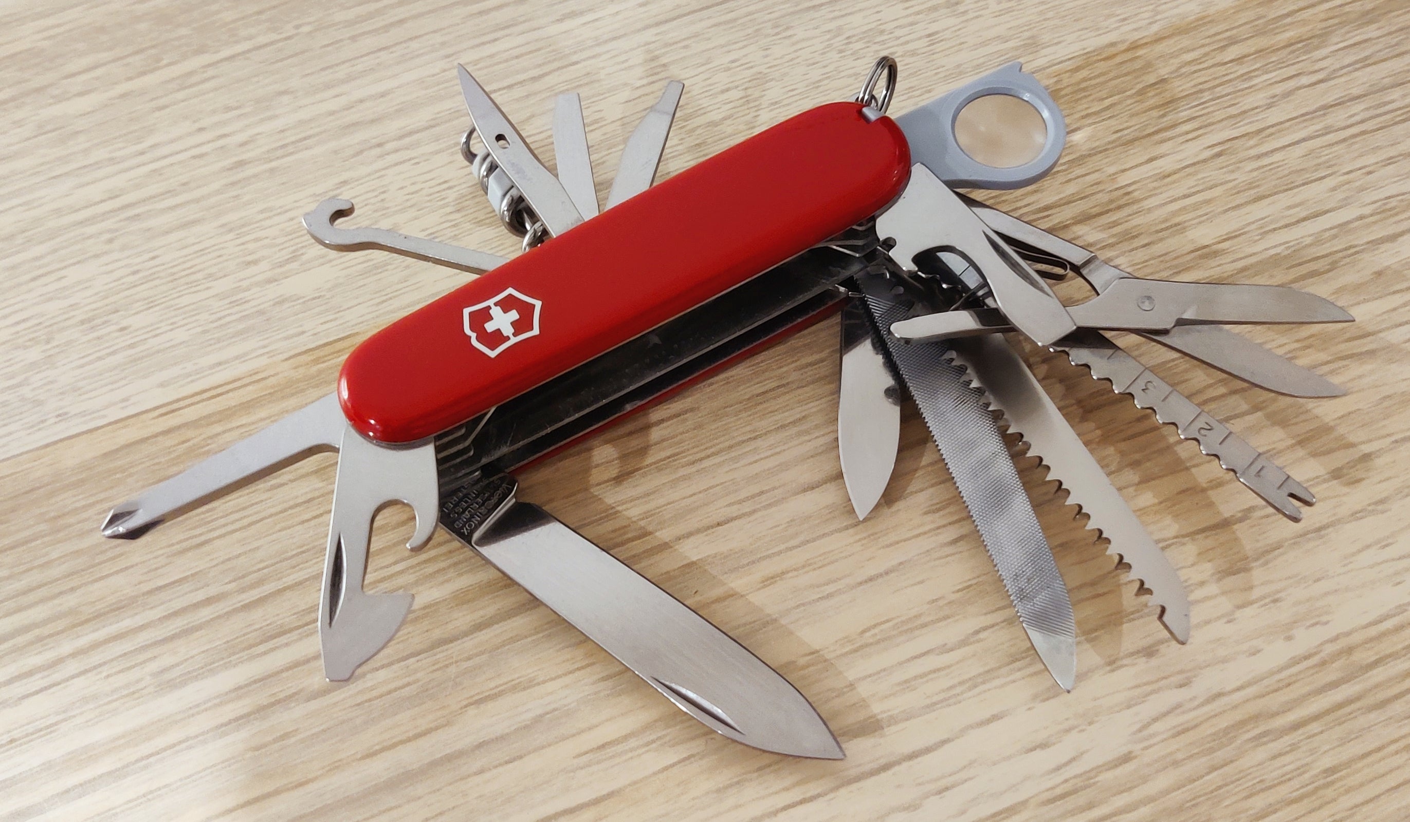 Couteau suisse Victorinox Champion Plus 1991 rare