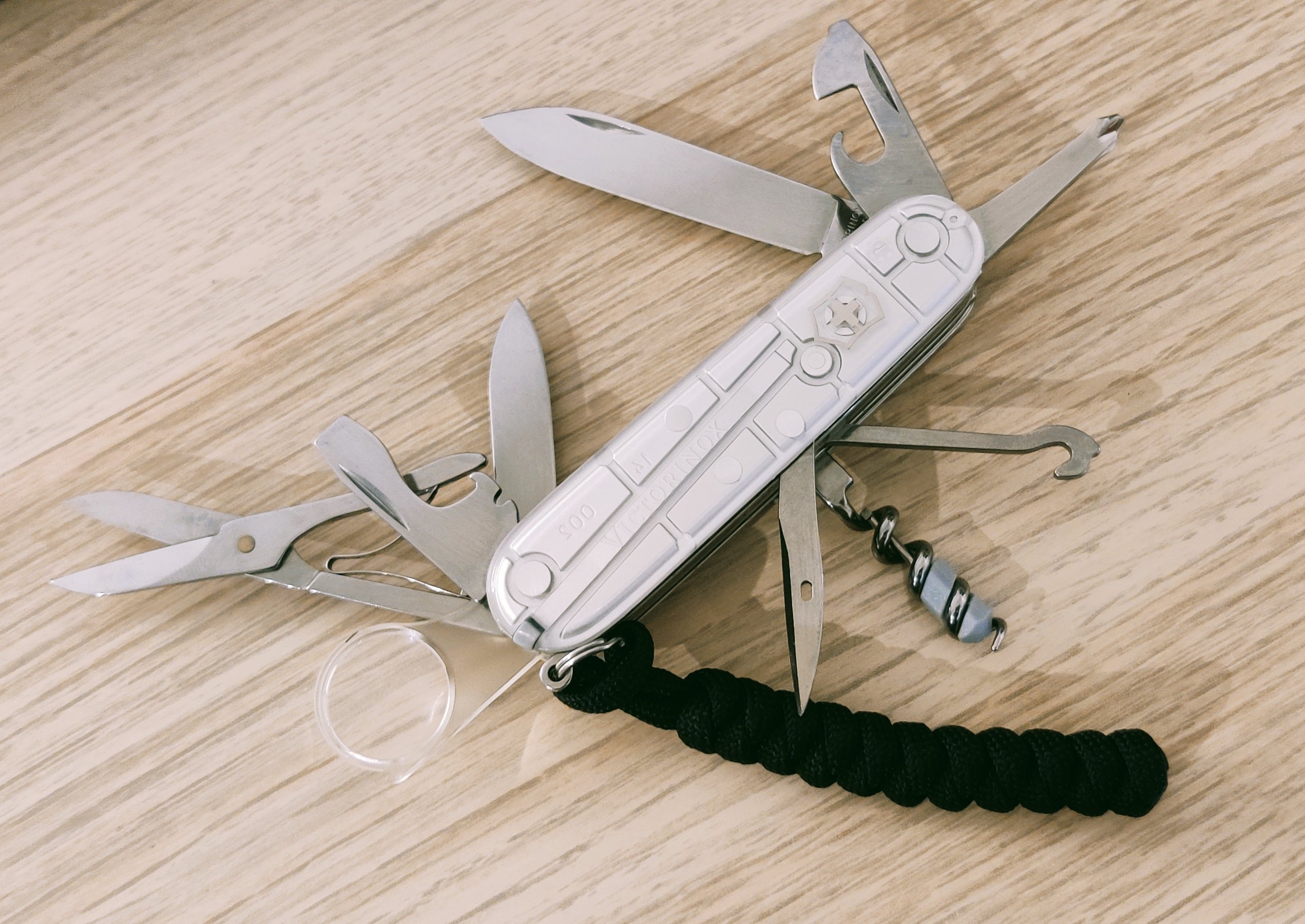 Victorinox Voyager Lite & Traveller Lite – Electronic Swiss Army