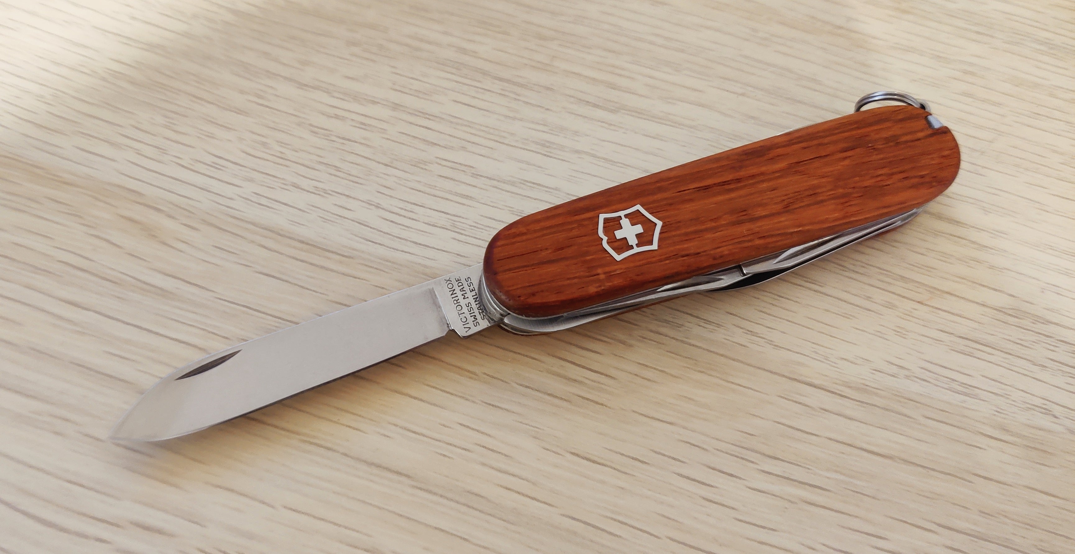 Victorinox Couteau Suisse Camper Bois de rose