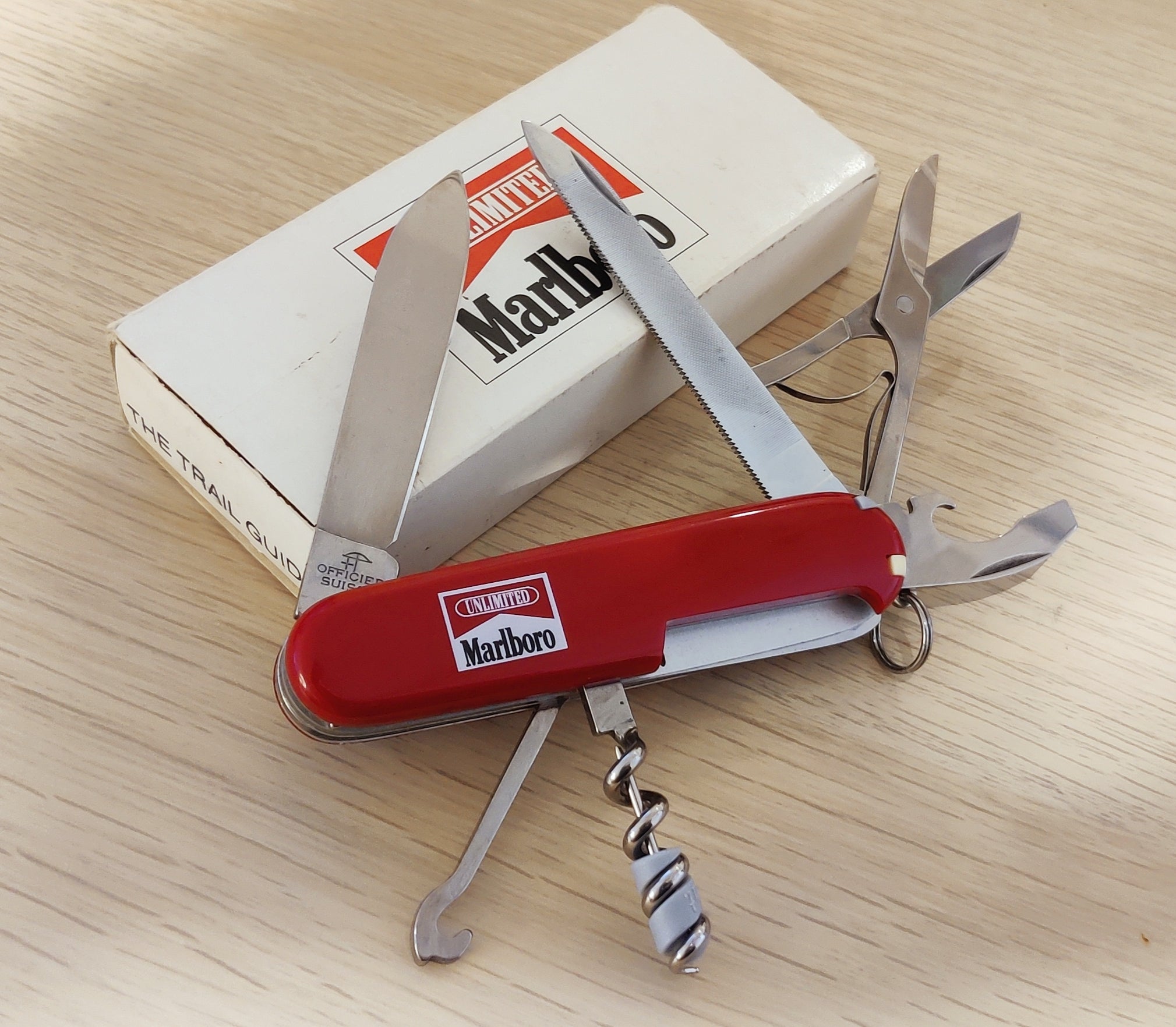 Victorinox Swiss Army Knife Trailguide Marlboro Unlimited NIB