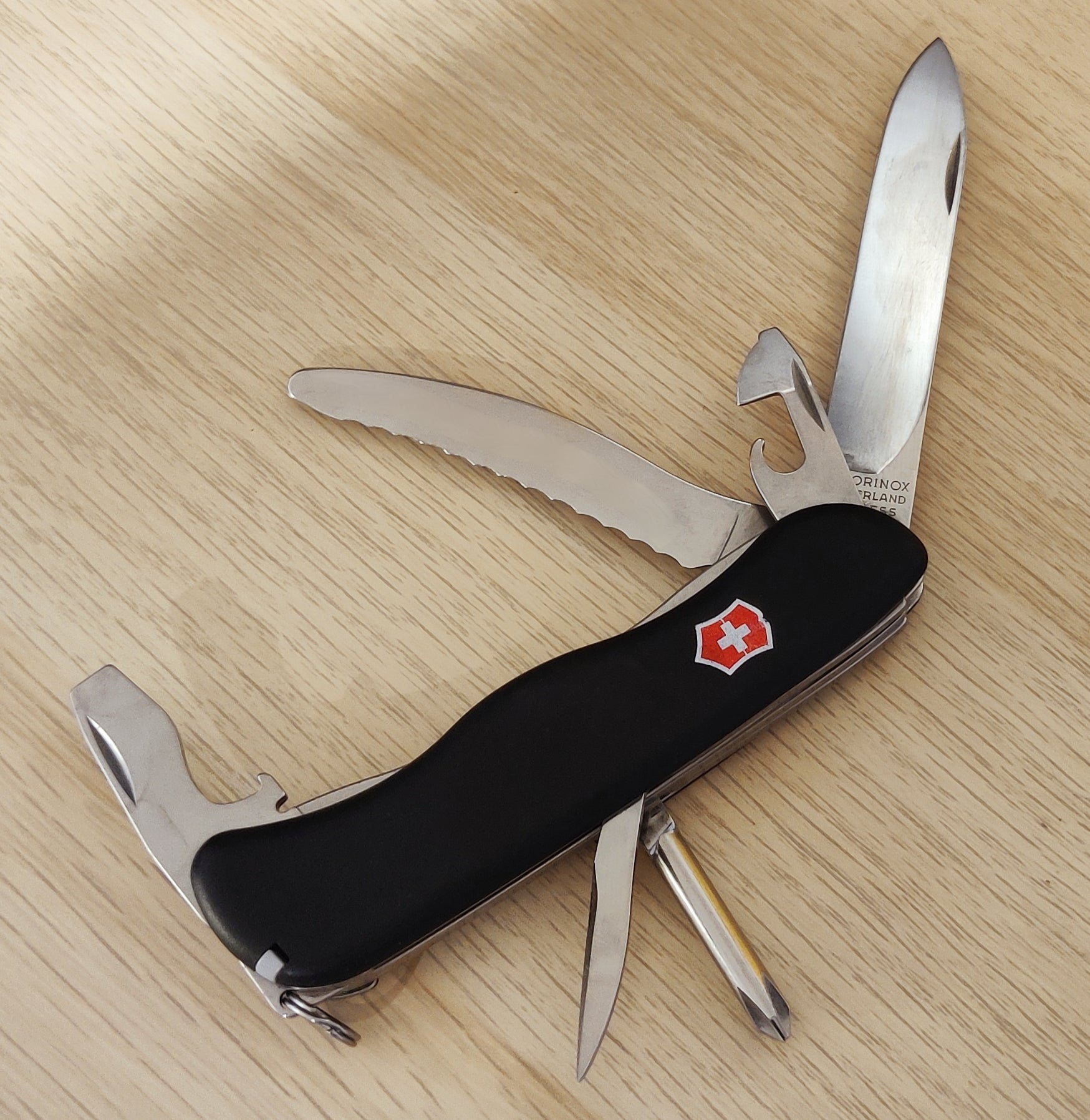 Victorinox Swiss Army Parachutist liner lock collector