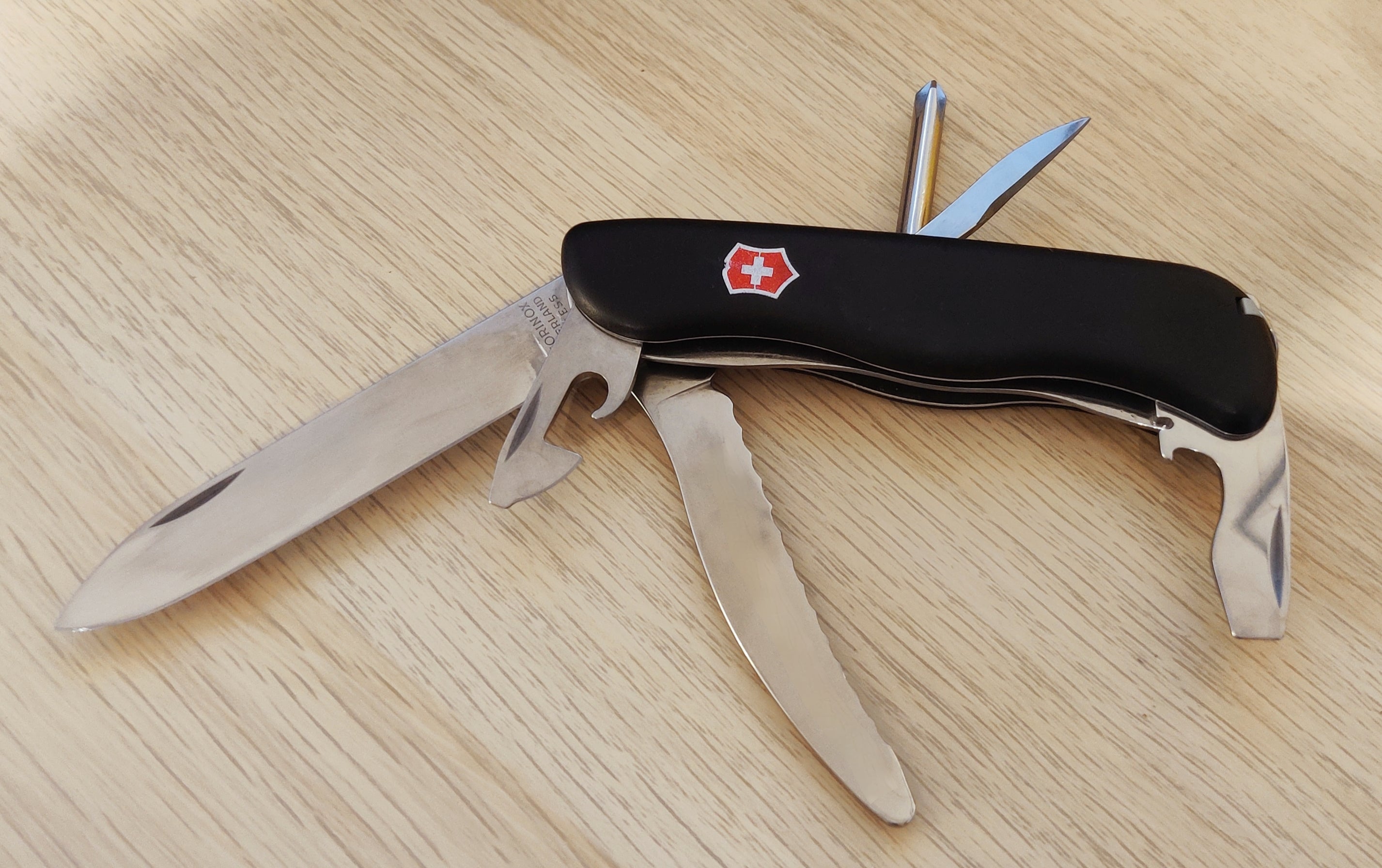 Victorinox Swiss Army Parachutist liner lock collector