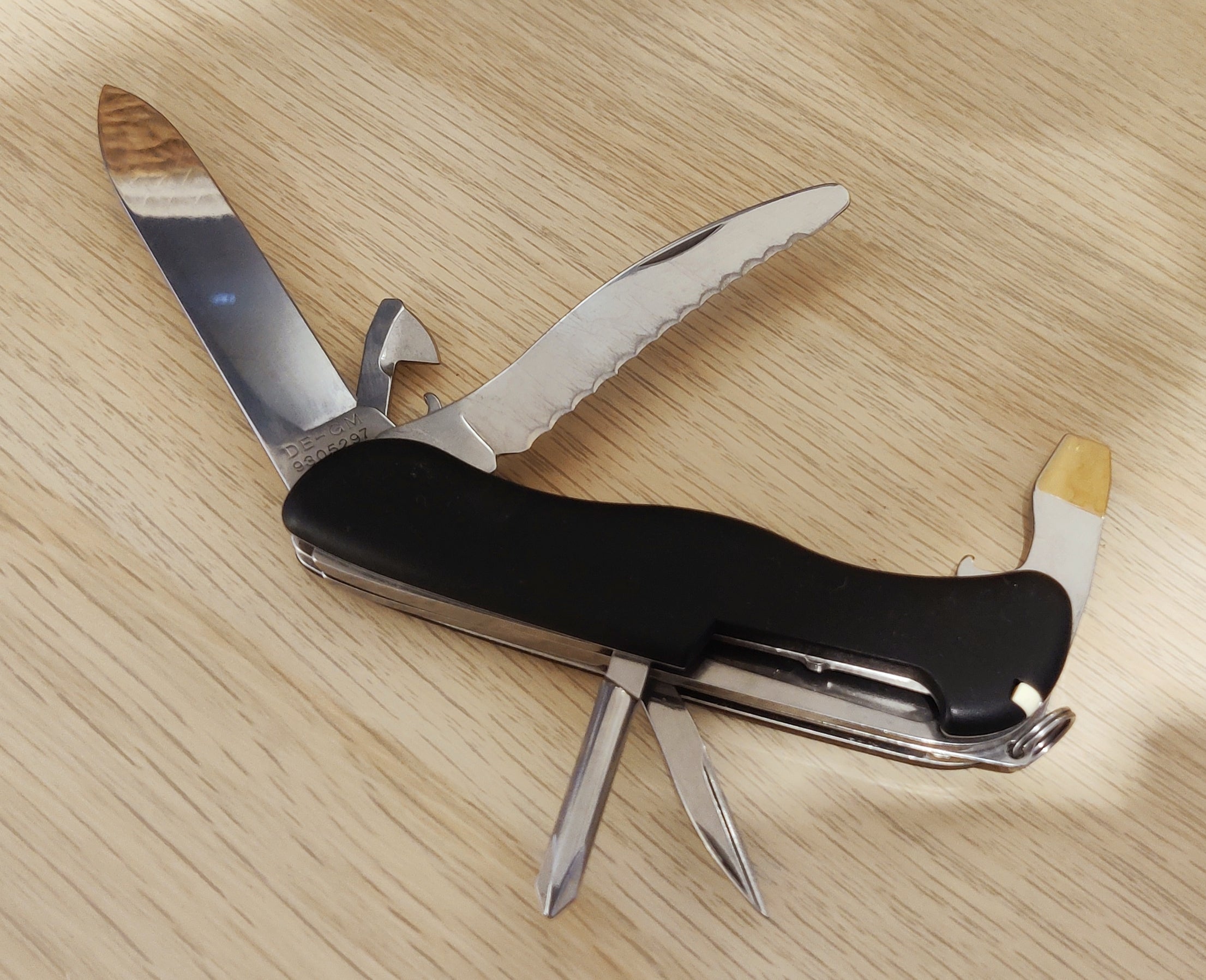 Victorinox Swiss Army Parachutist liner lock collector