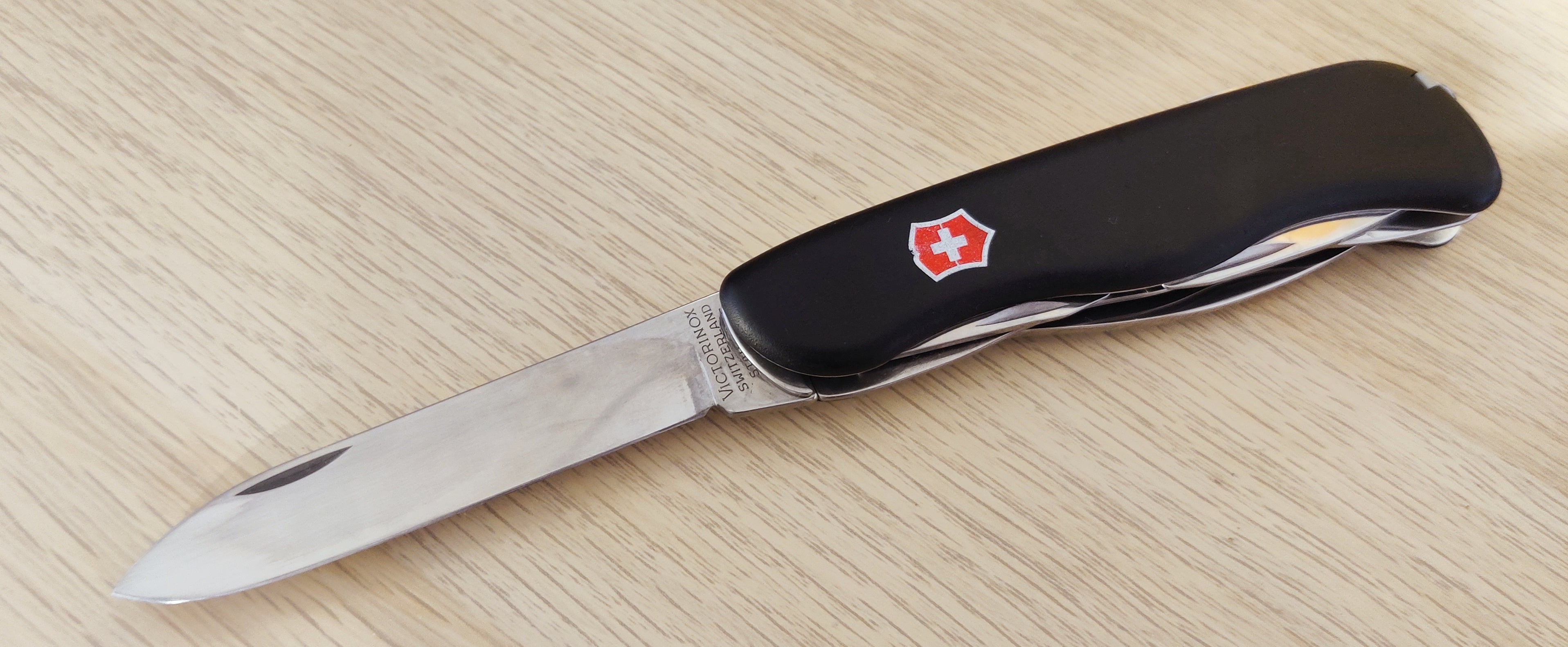 Victorinox Swiss Army Parachutist liner lock collector