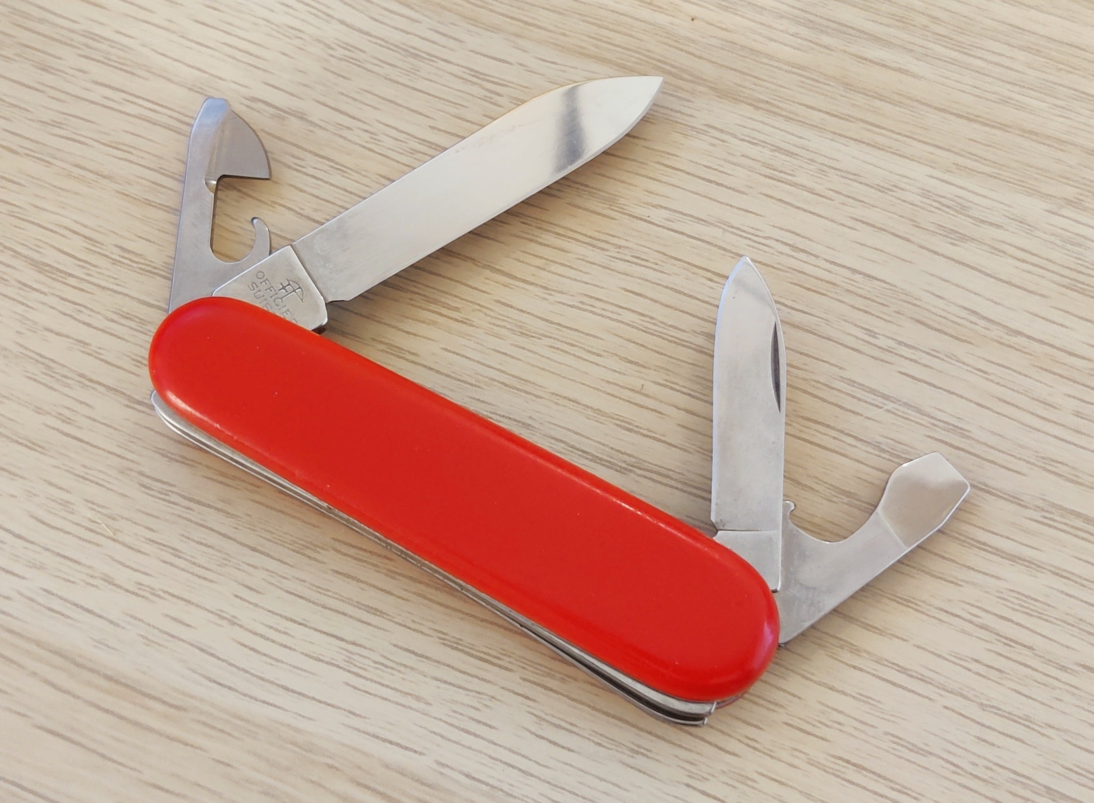 Victorinox Swiss Army Recruit 84mm Economy Red Cherry 1976-1985