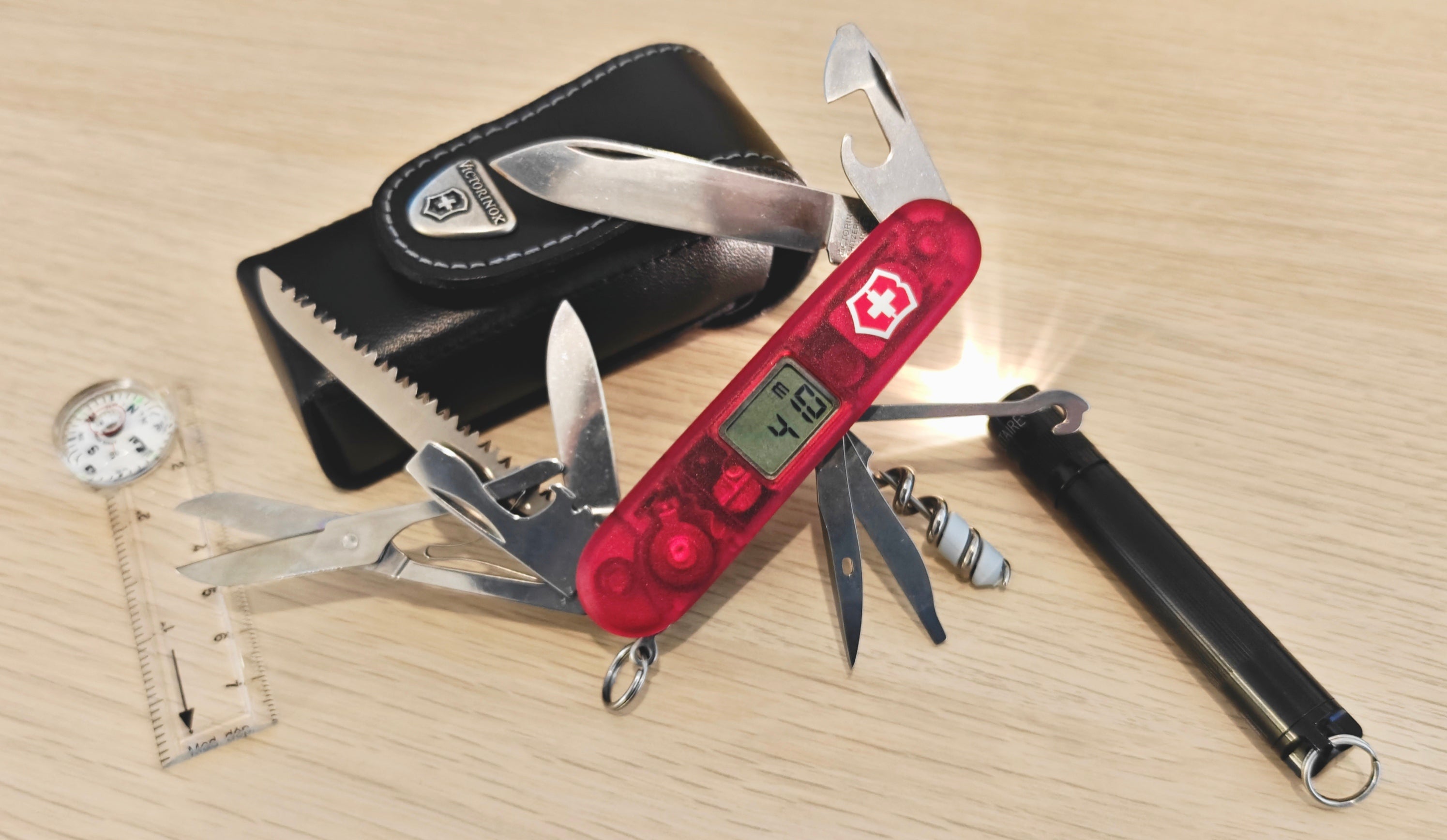 Set de expedición con altímetro Victorinox Swiss Army