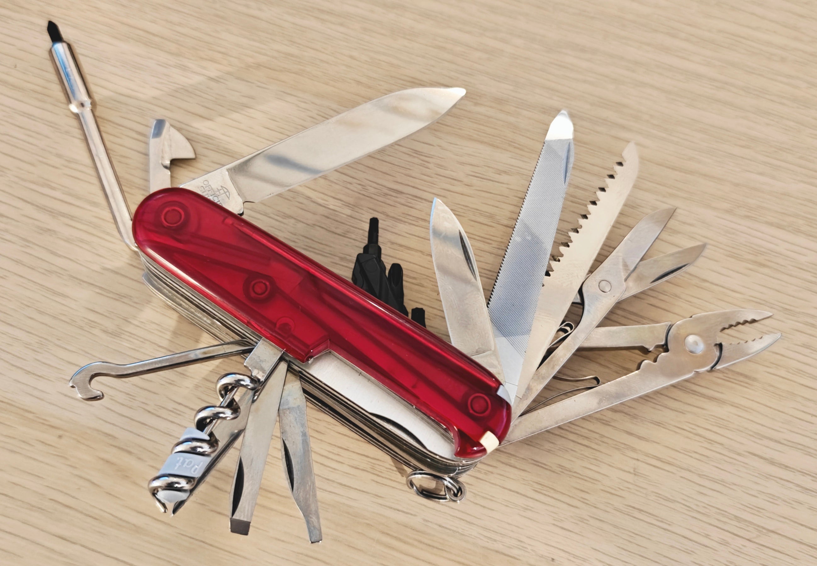 Victorinox Swiss Army Cybertool 41 Ruby Old Cross + Pouch