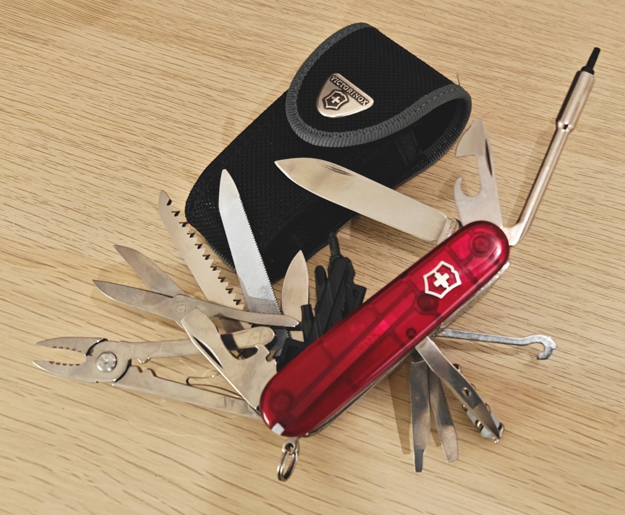 Victorinox Swiss Army Cybertool 41 Ruby Old Cross + Pouch