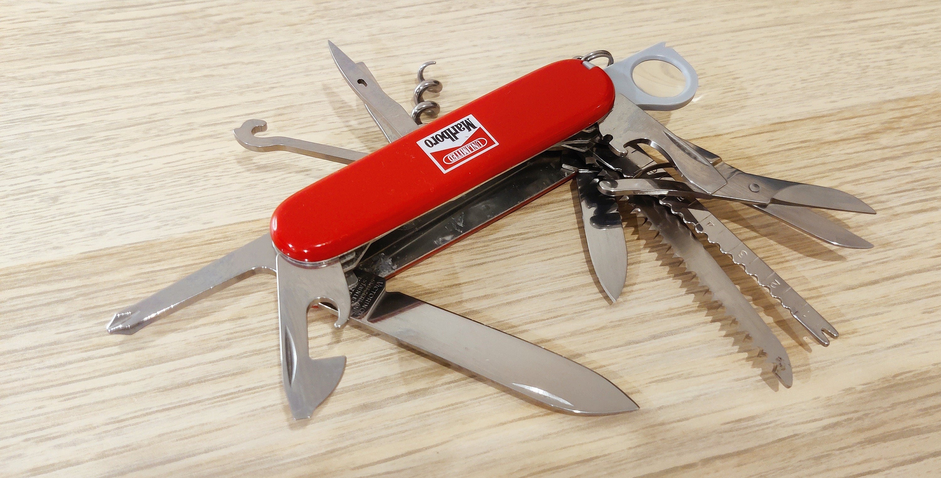 Victorinox Swiss Army Outdoorsman Marlboro Unlimited 1991-92 NIB