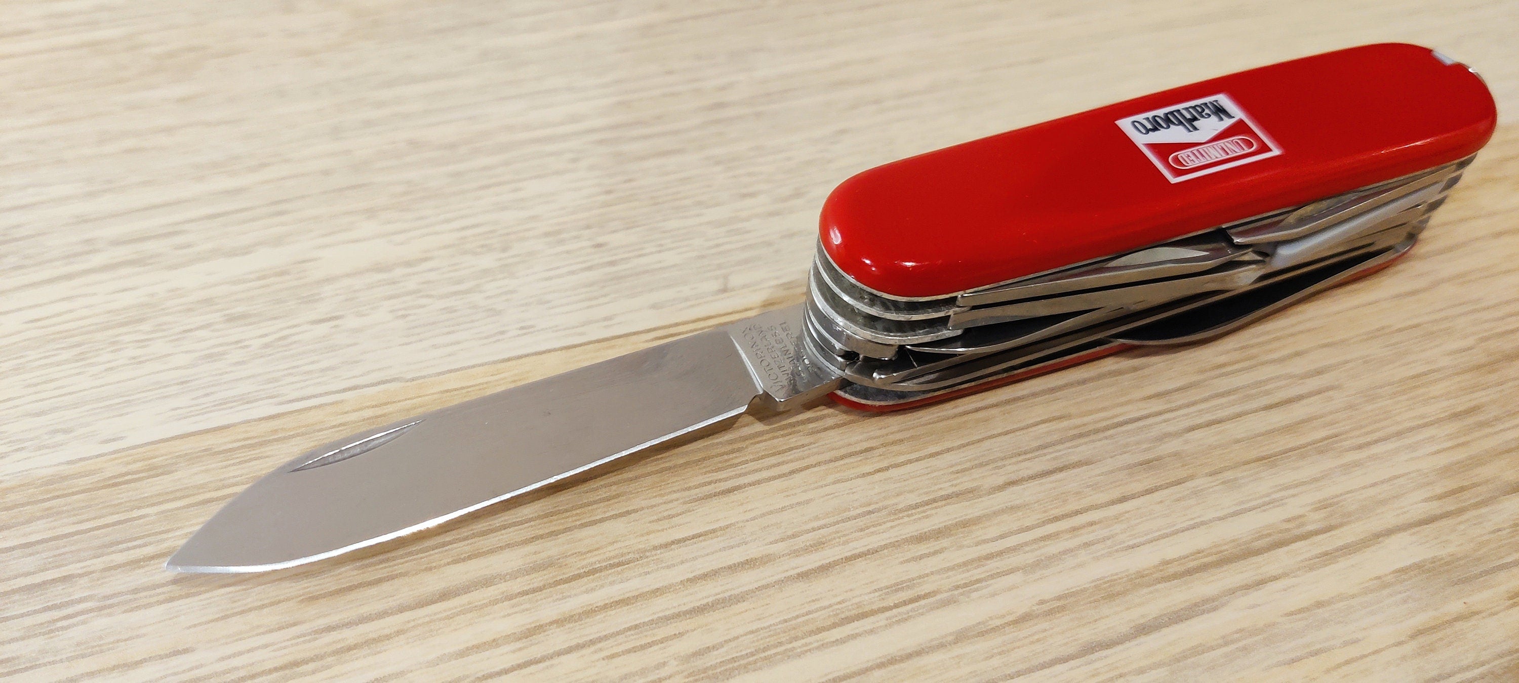 Victorinox Swiss Army Outdoorsman Marlboro Unlimited 1991-92 NIB