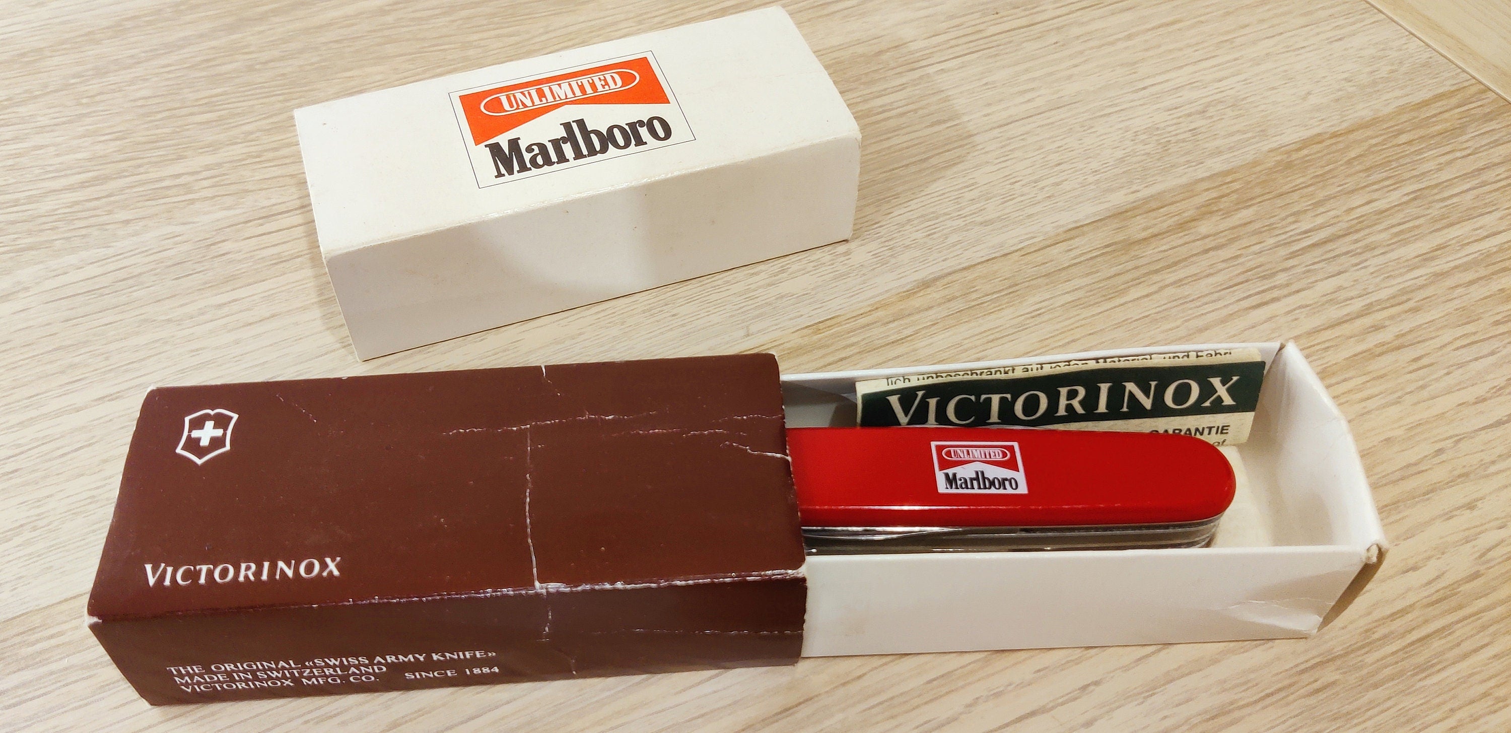 ④ ビクトリノックスVICTORINOX Marlboro 非売品 Rare Marlboro Red Victorinox Deluxe Tinker Swiss Army Knife- TSA