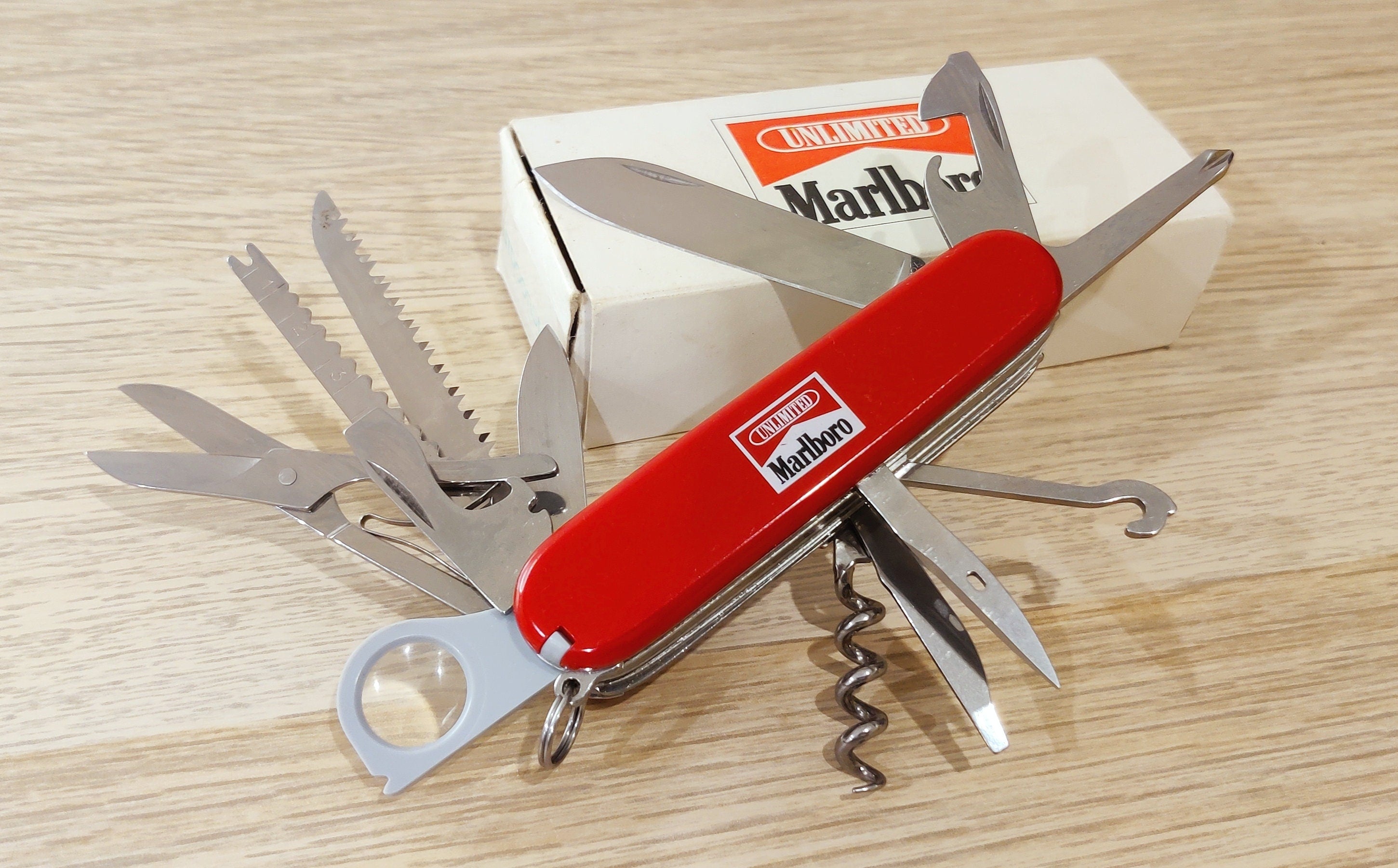Victorinox Swiss Army Outdoorsman Marlboro Unlimited 1991-92 NIB