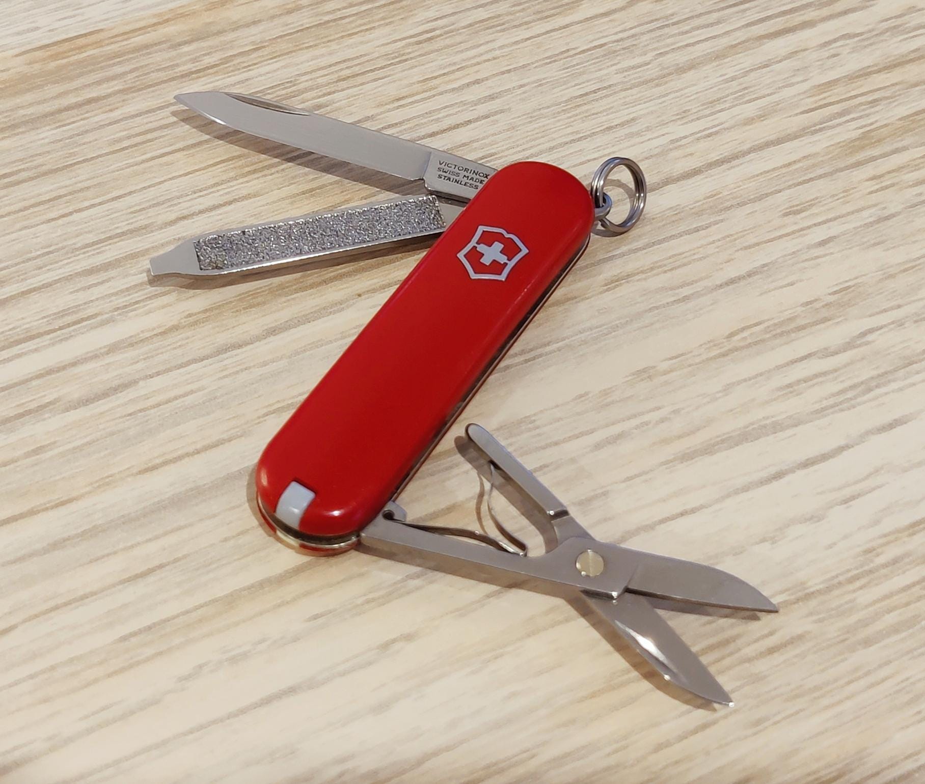 Victorinox Swiss Army Classic SD Vermelho