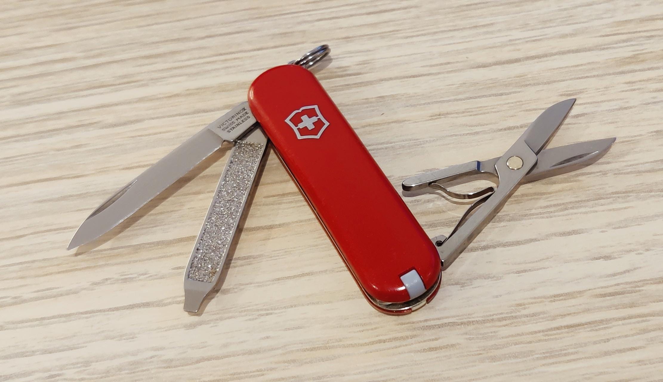 Victorinox Swiss Army Classic SD Vermelho