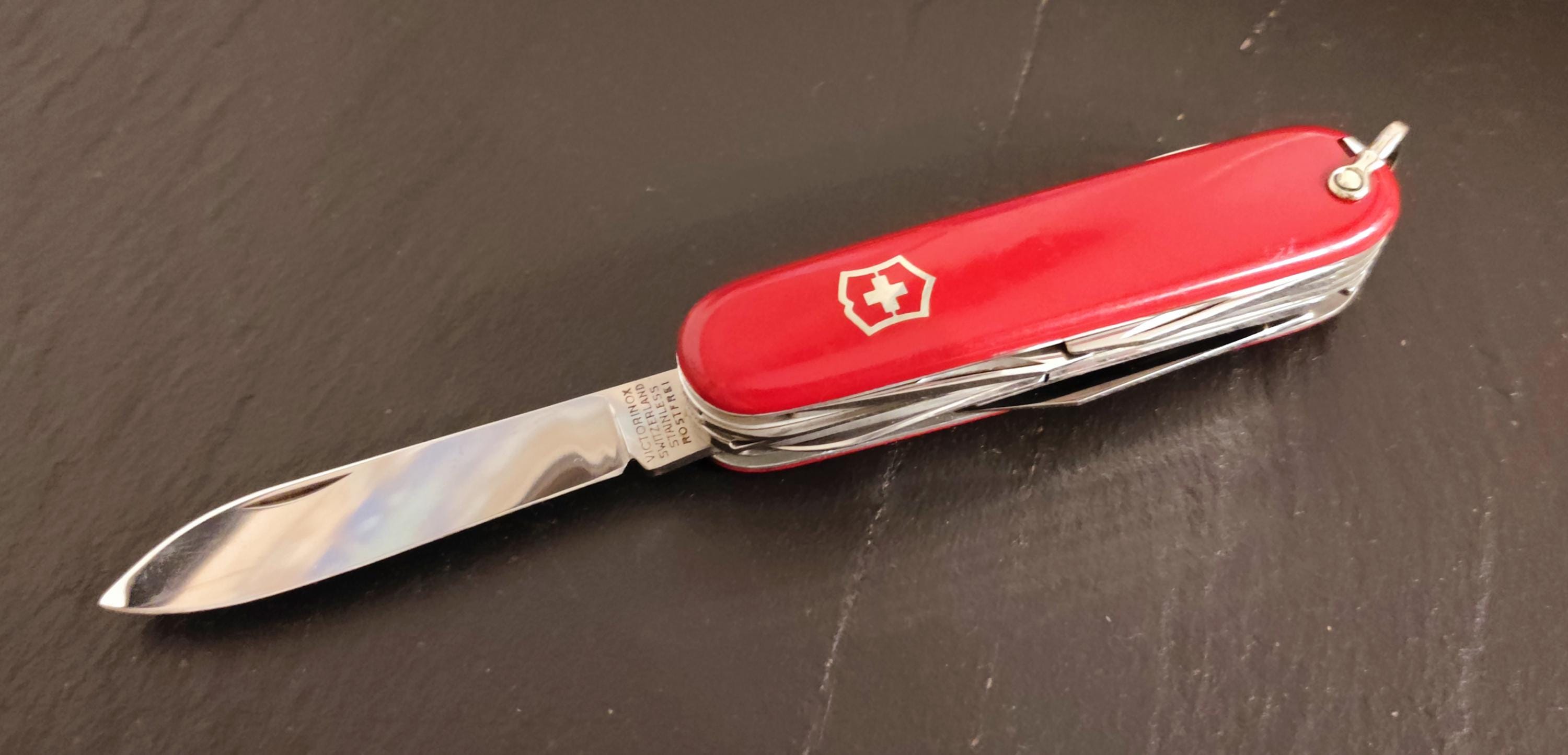 Victorinox Swiss Army Deluxe Angler Fishermesser Model 236f Victoria 1963-1966