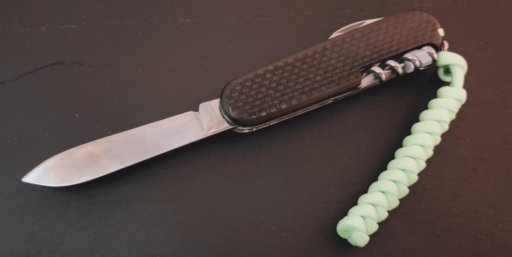 Báscula compacta personalizada Victorinox Swiss Army de fibra de carbono