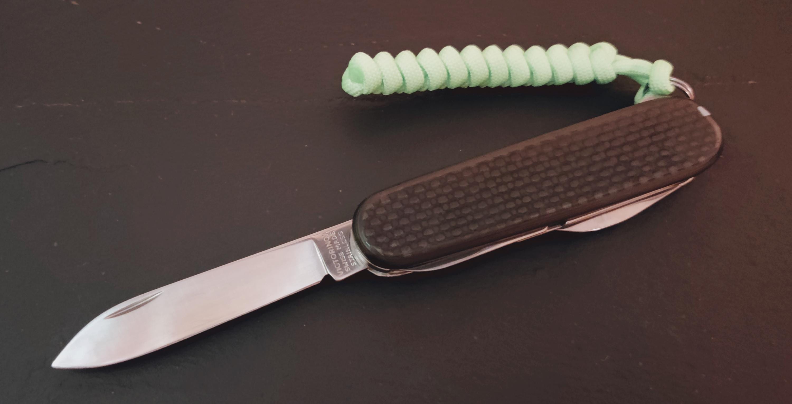 Balanças personalizadas compactas Victorinox Swiss Army em fibra de carbono