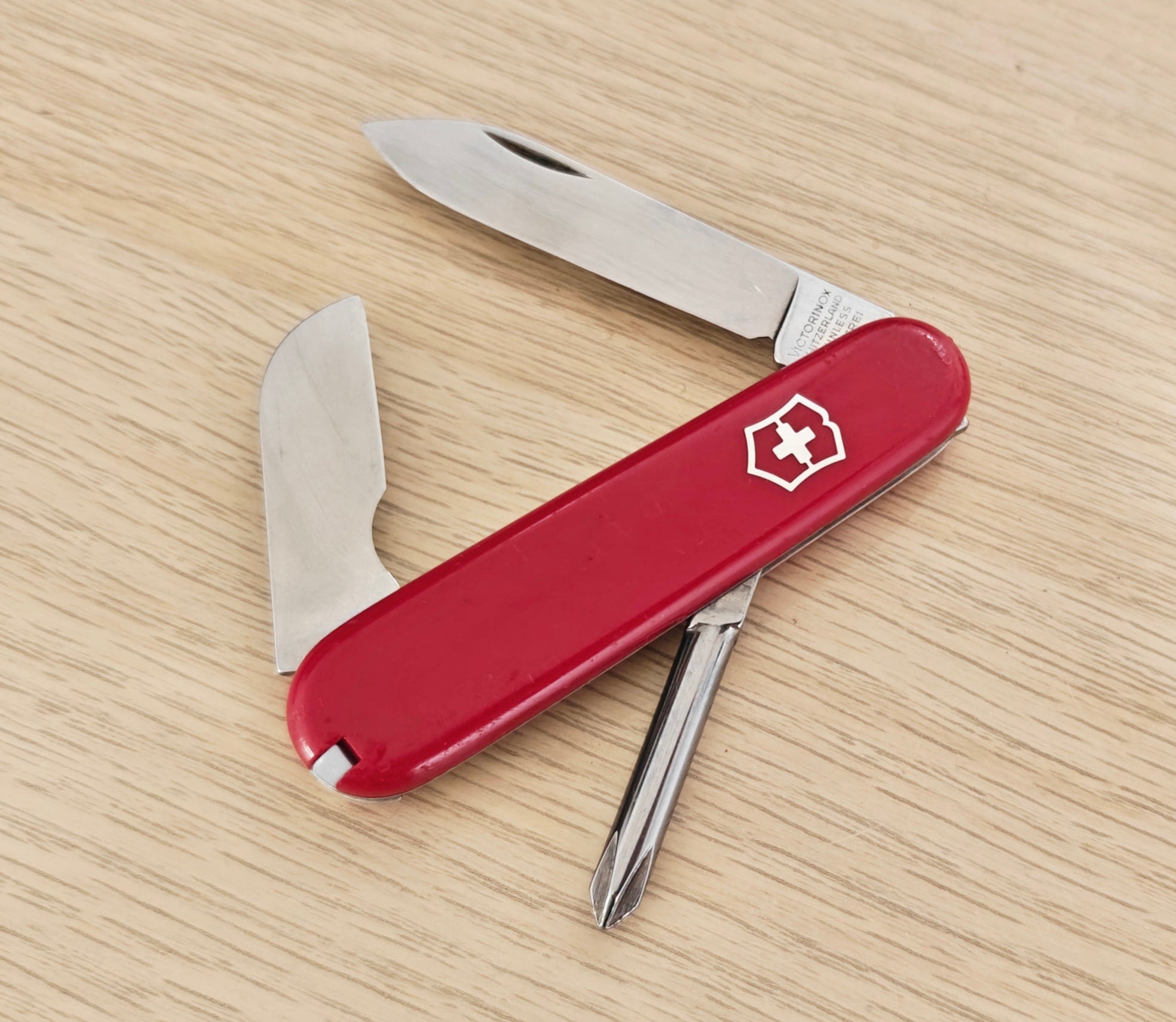 Victorinox Swiss Army Knife Electrician RadioShack 84mm