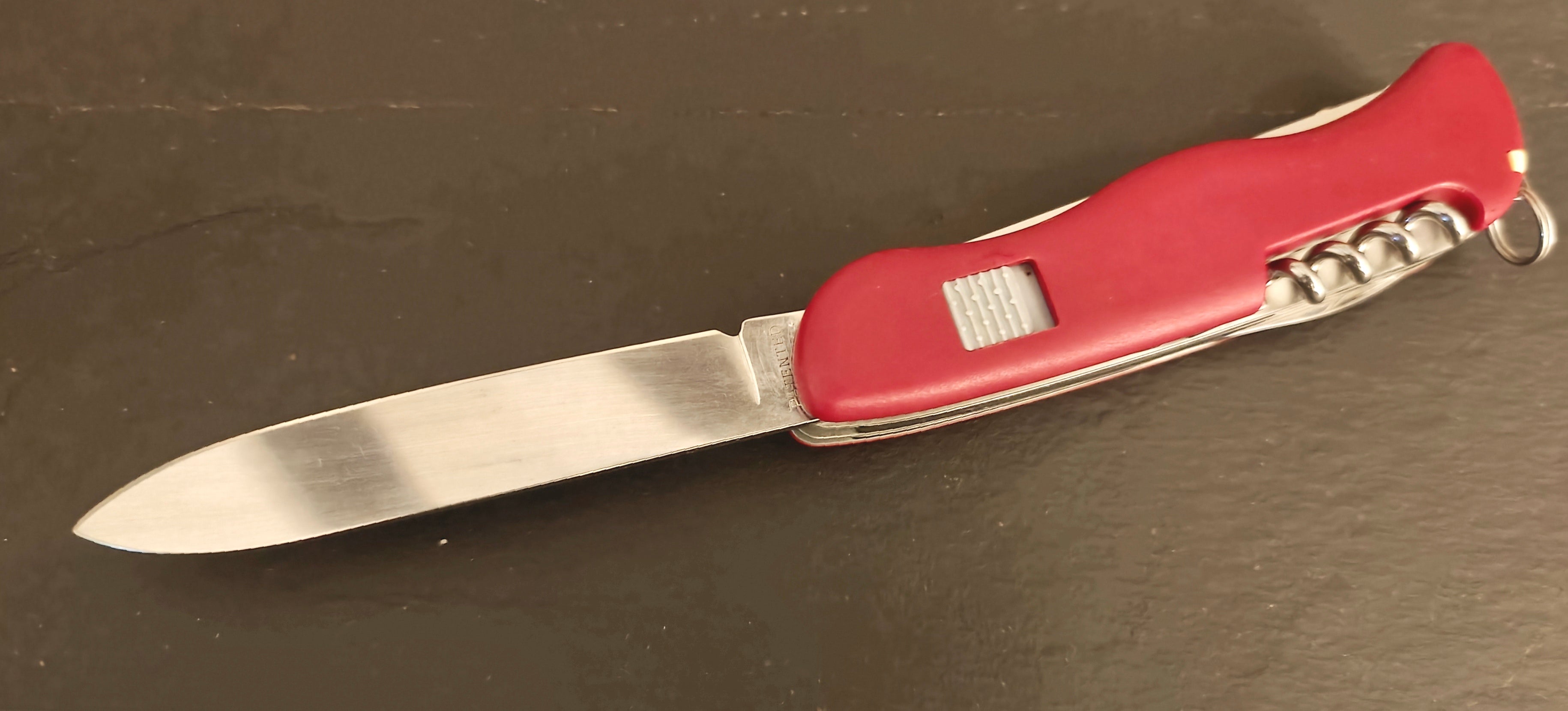 Victorinox Swiss Army Outrider con bloqueo deslizante 111 mm