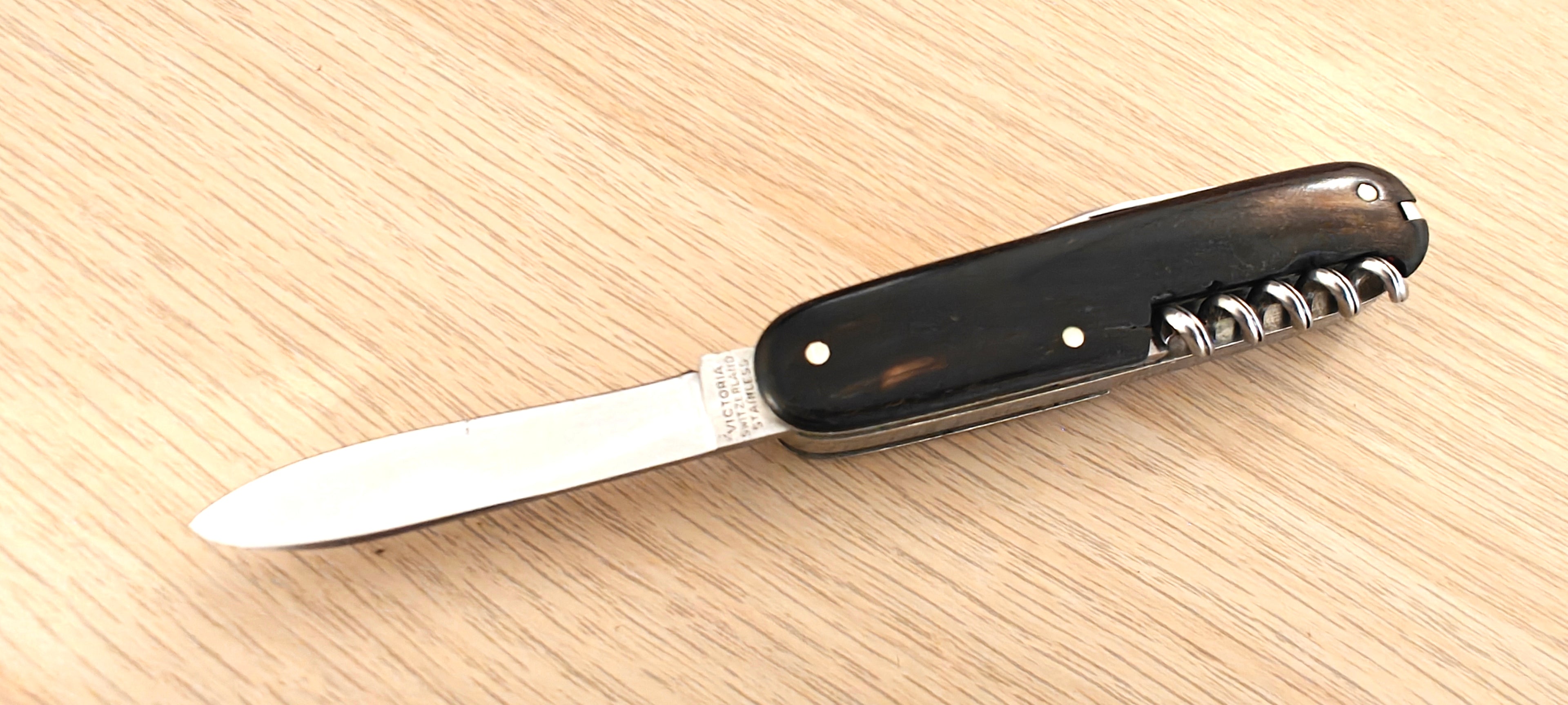 Victorinox Swiss Army Knife Huntsman Woodsman Horn 236a Armée Suisse 1946-1949