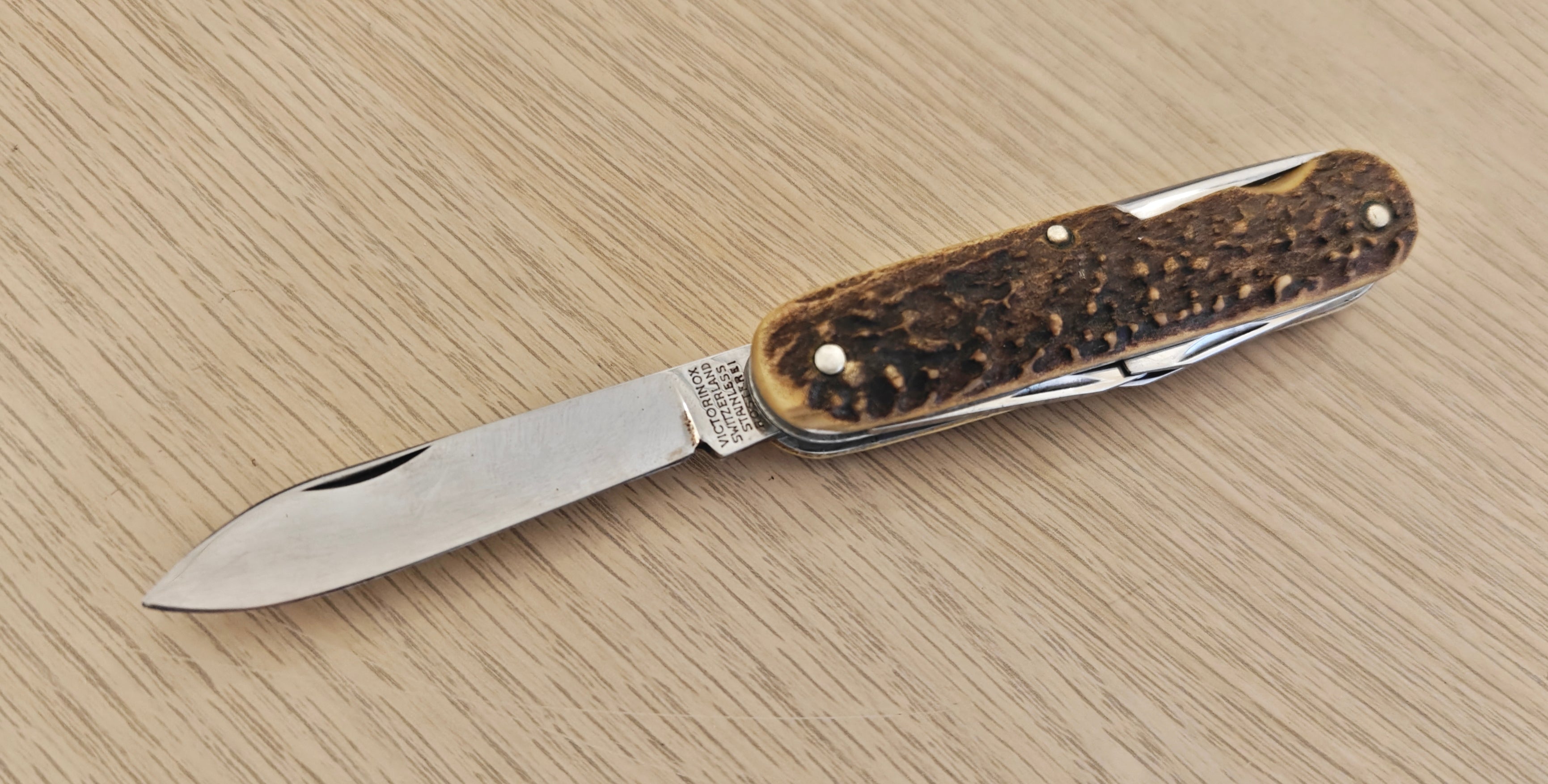 Victorinox Swiss Army Standard 234, manche en corne de cerf, 1957-1961, rare