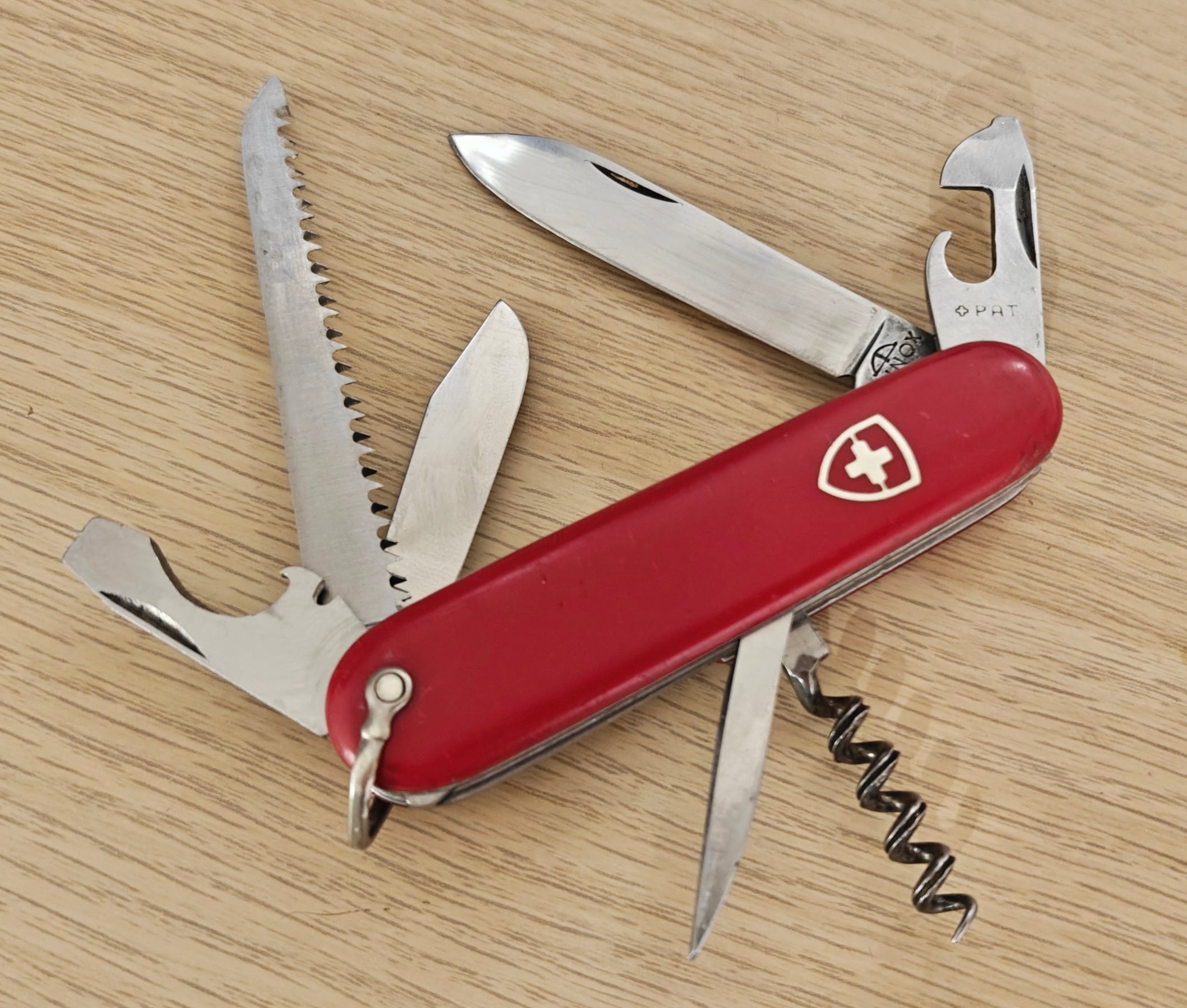 Victorinox Grand Prix 91mm (1973–1990s) – Ford T Metal Inlay