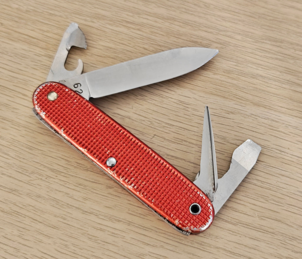 Victorinox Swiss Army Knife Soldier 1962 Elsener Victoria Red