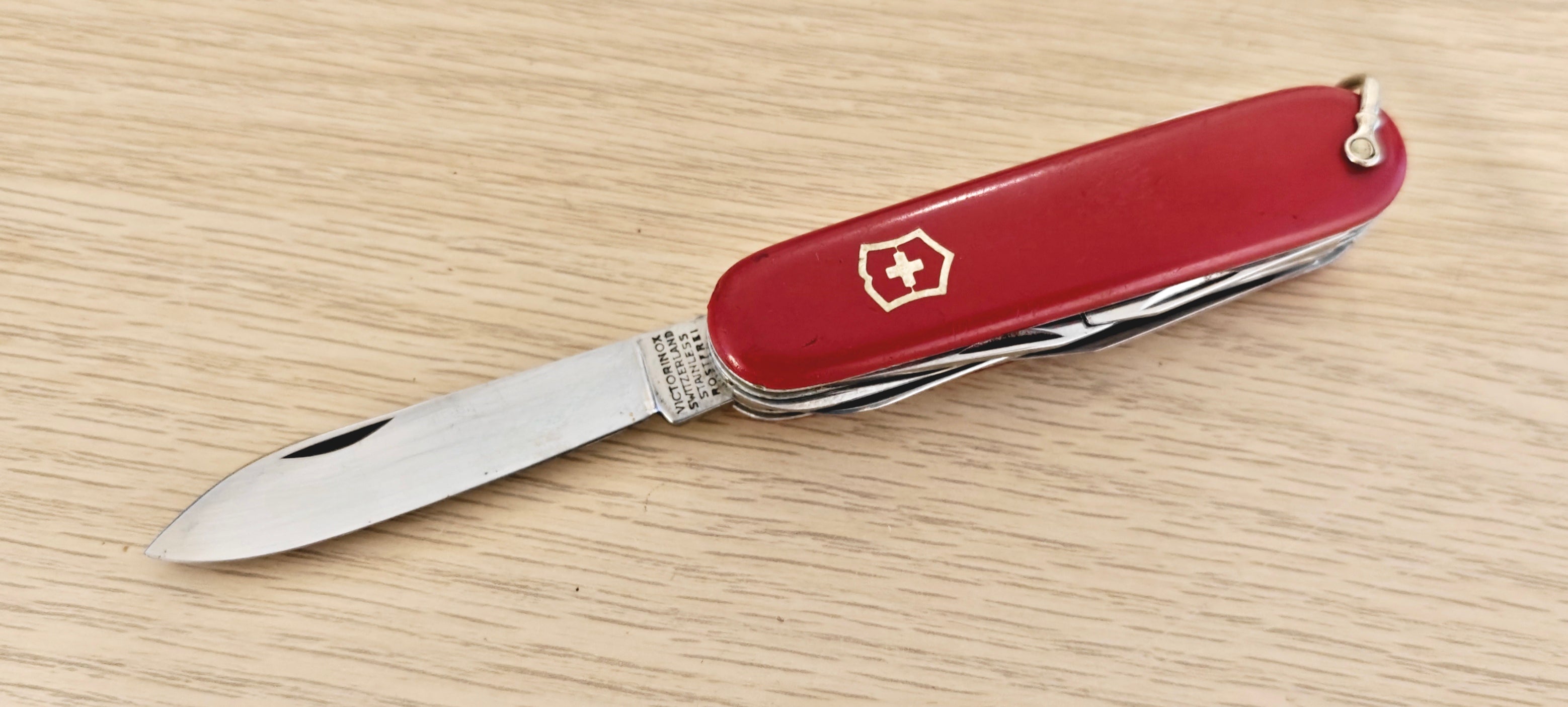 Victorinox Swiss Army Huntsman/Woodsman Victoria 1961-1963 bail