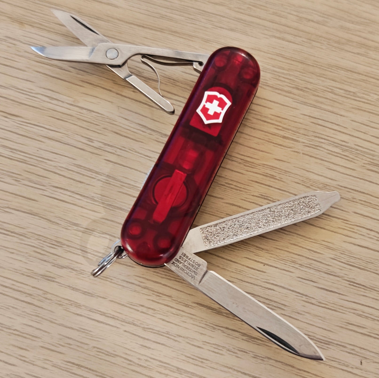 Victorinox Swiss Army Signature lite Ruby