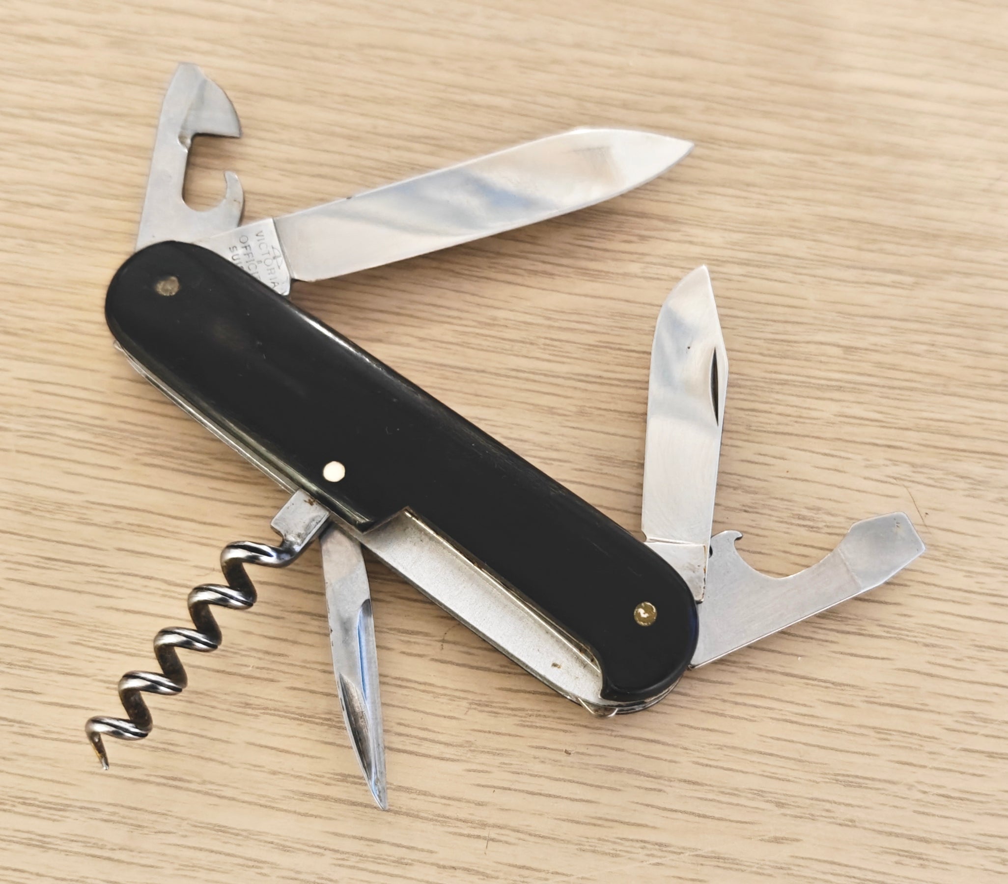 Victorinox Swiss Army Standard Model 234 Victoria Horn scales 1961-1971