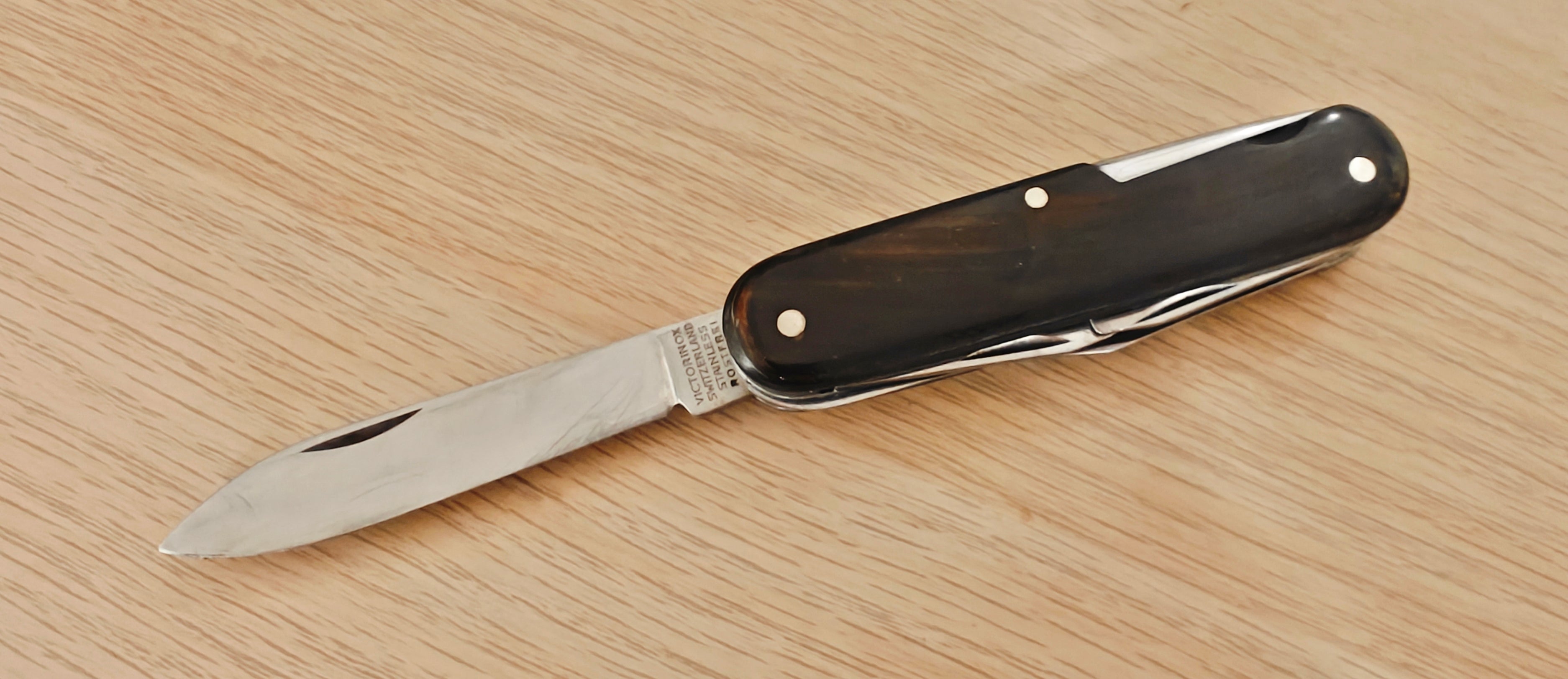 Victorinox Swiss Army Knife Camper 237 Victoria Horn 1957-1961