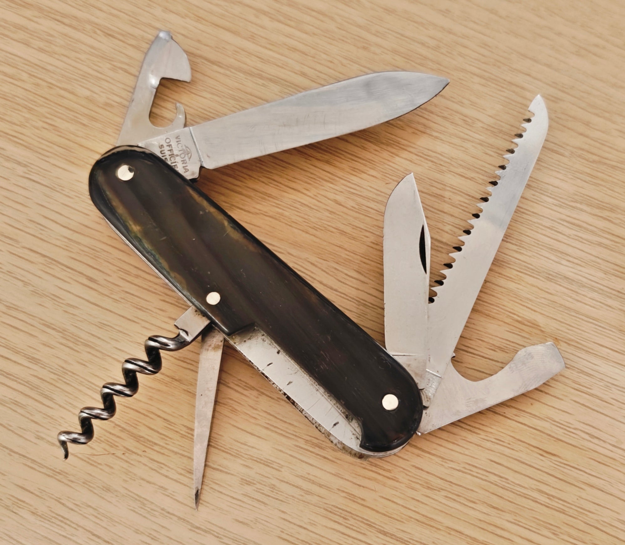 Victorinox Swiss Army Knife Camper 237 Victoria Horn 1957-1961