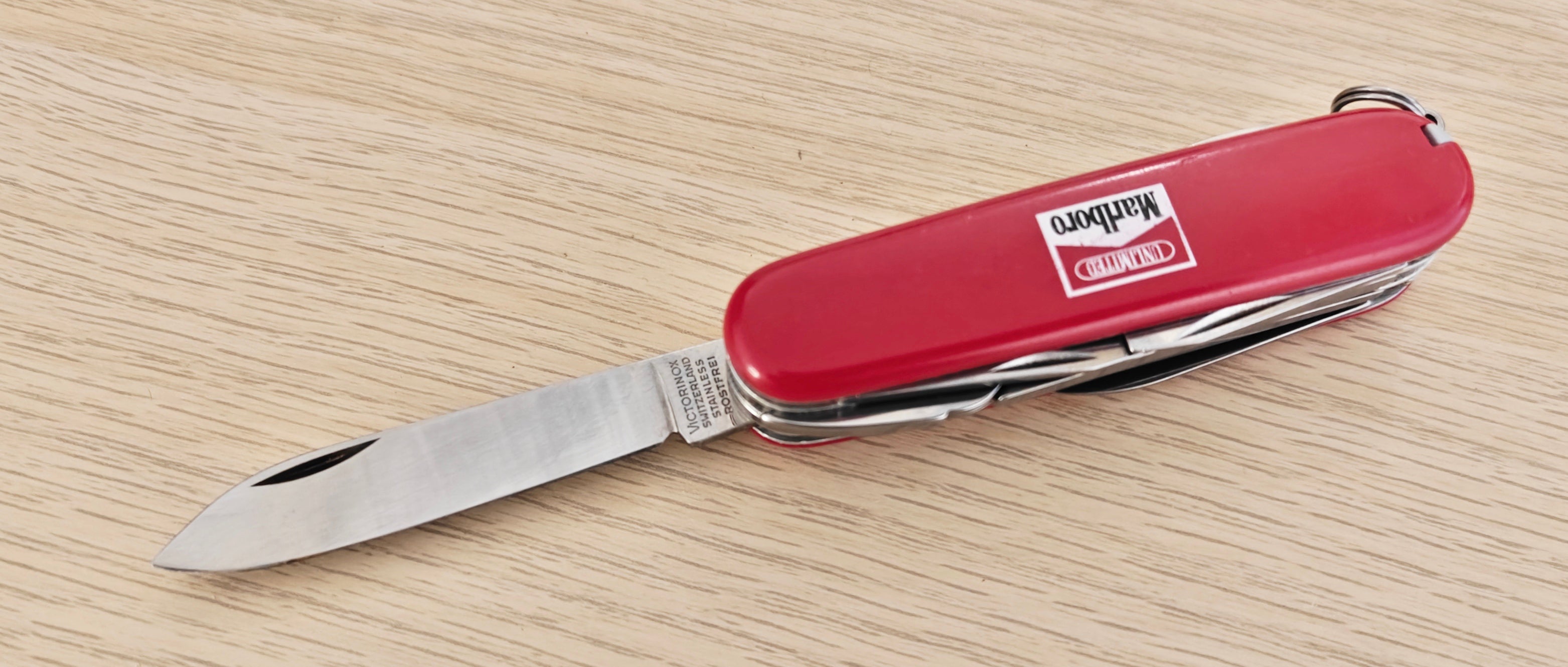Navaja suiza Victorinox Deluxe Tinker Marlboro Adventure Team