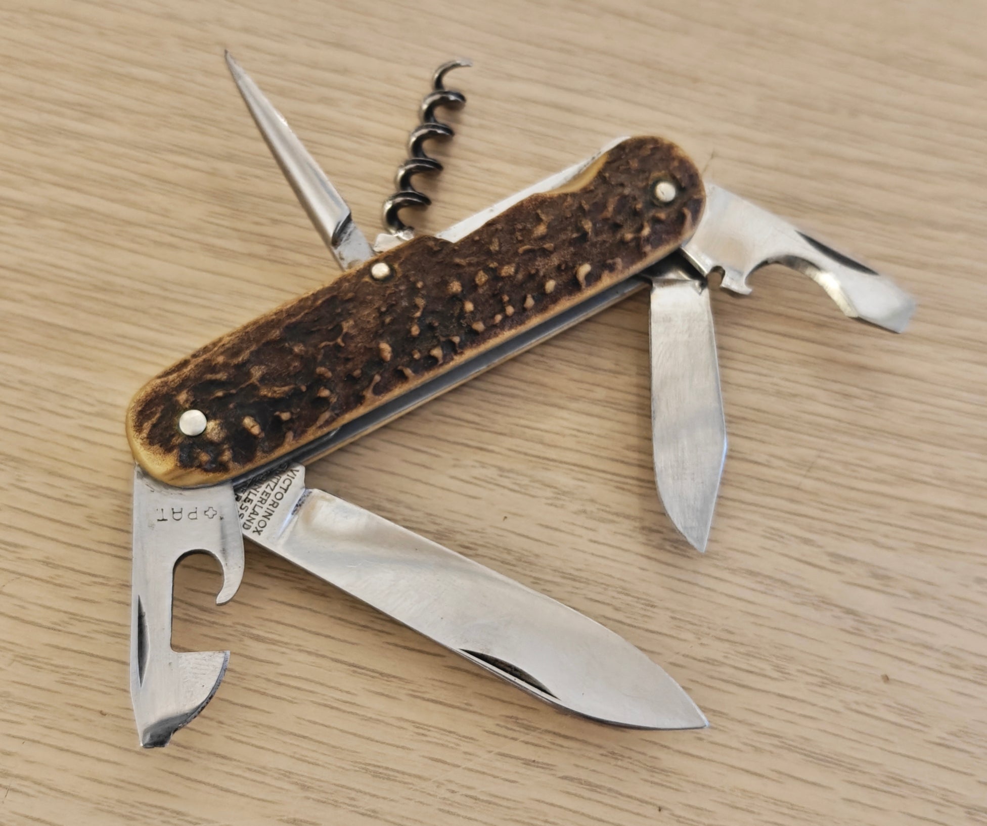 Victorinox Swiss Army Standard 234, manche en corne de cerf, 1957-1961, rare