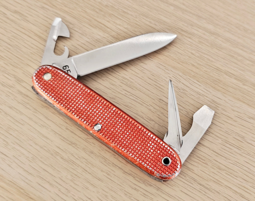 Victorinox Swiss Army Knife Soldier 1965 Elsener Victoria Red