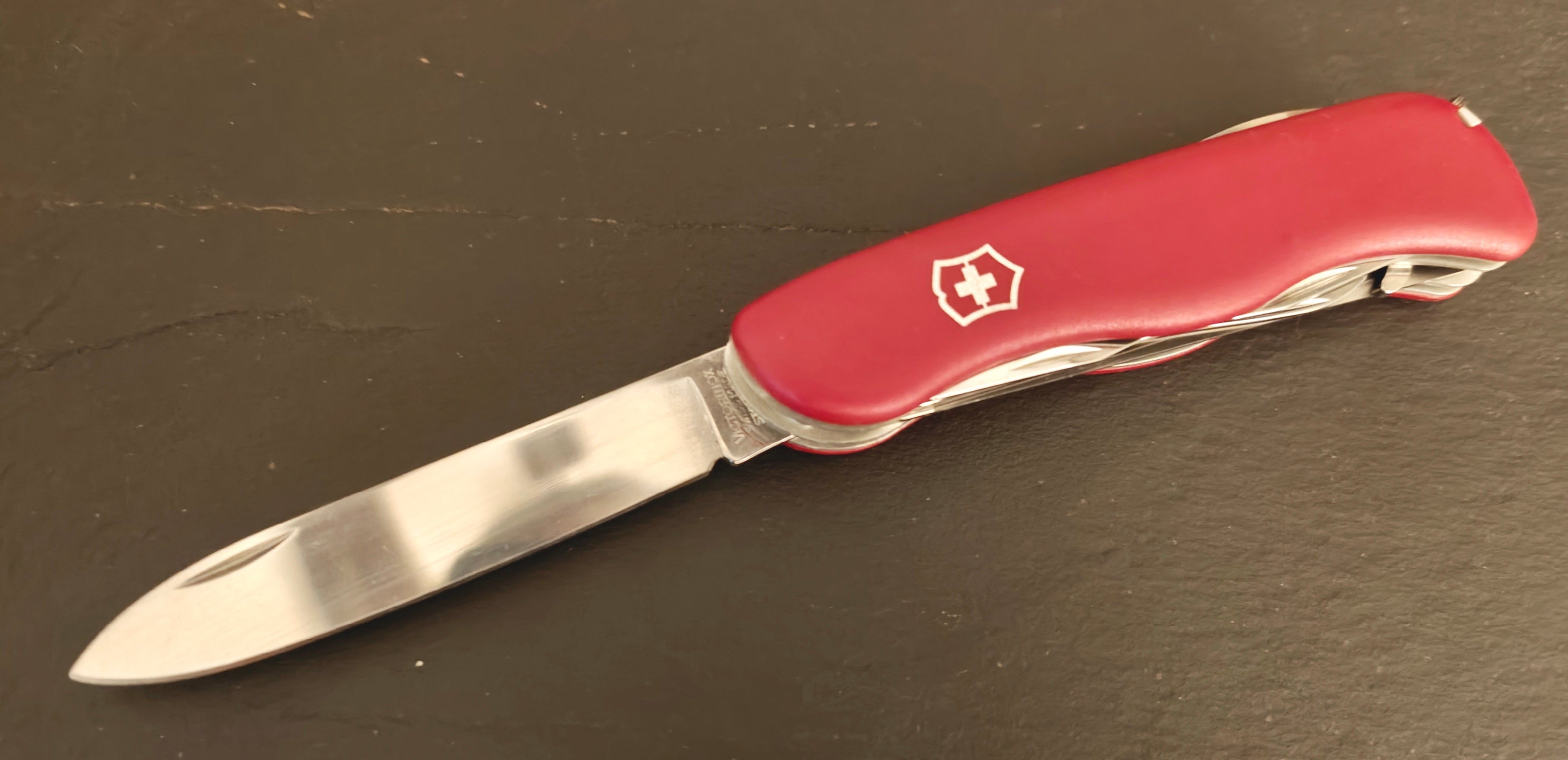Victorinox Swiss Army Outrider con bloqueo deslizante 111 mm