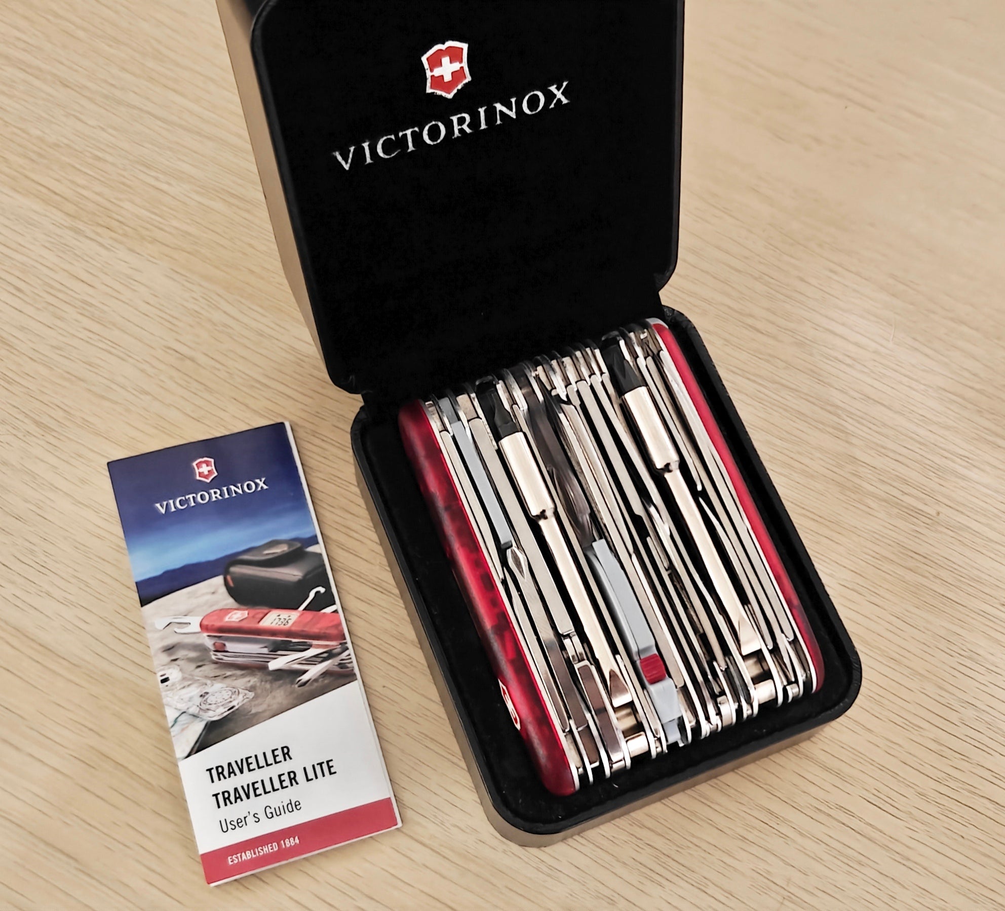 Victorinox Swiss Army Knife Swisschamp XAVT NIB