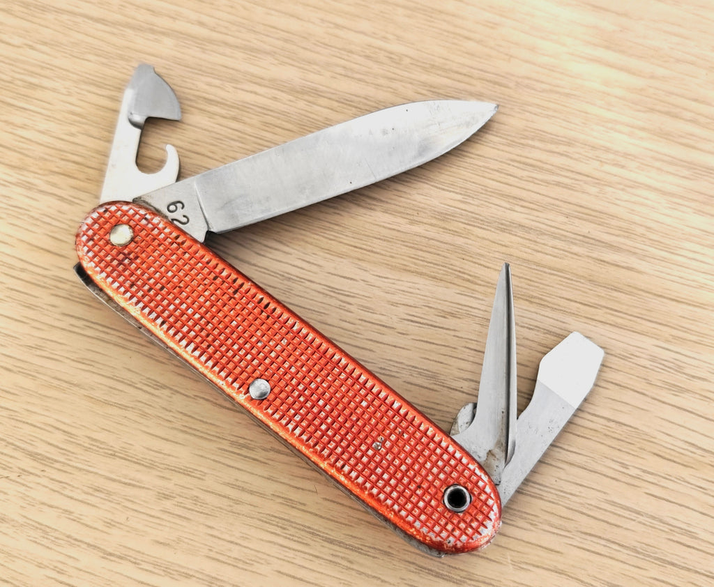 Victorinox Swiss Army Knife Soldier 1962 Elsener Victoria Red