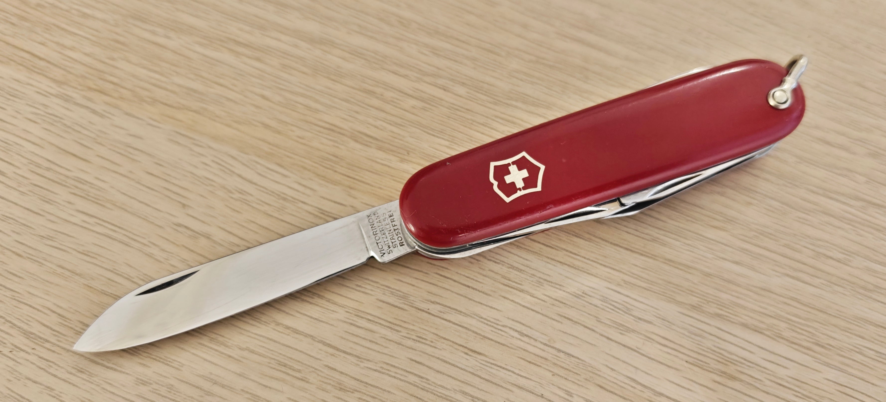 Victorinox Swiss Army Hiker model 137U Victoria 1961-1966 bail