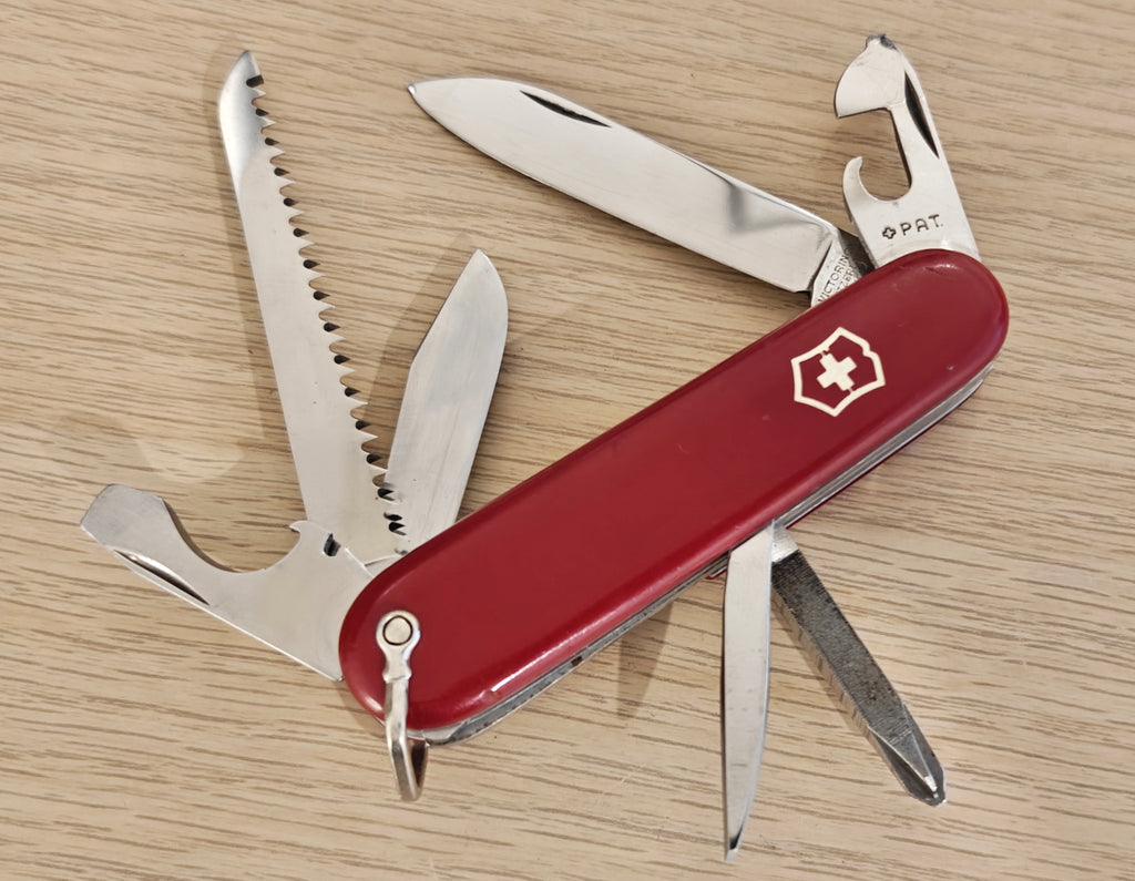 Victorinox Swiss Army Hiker model 137U Victoria 1961-1966 bail