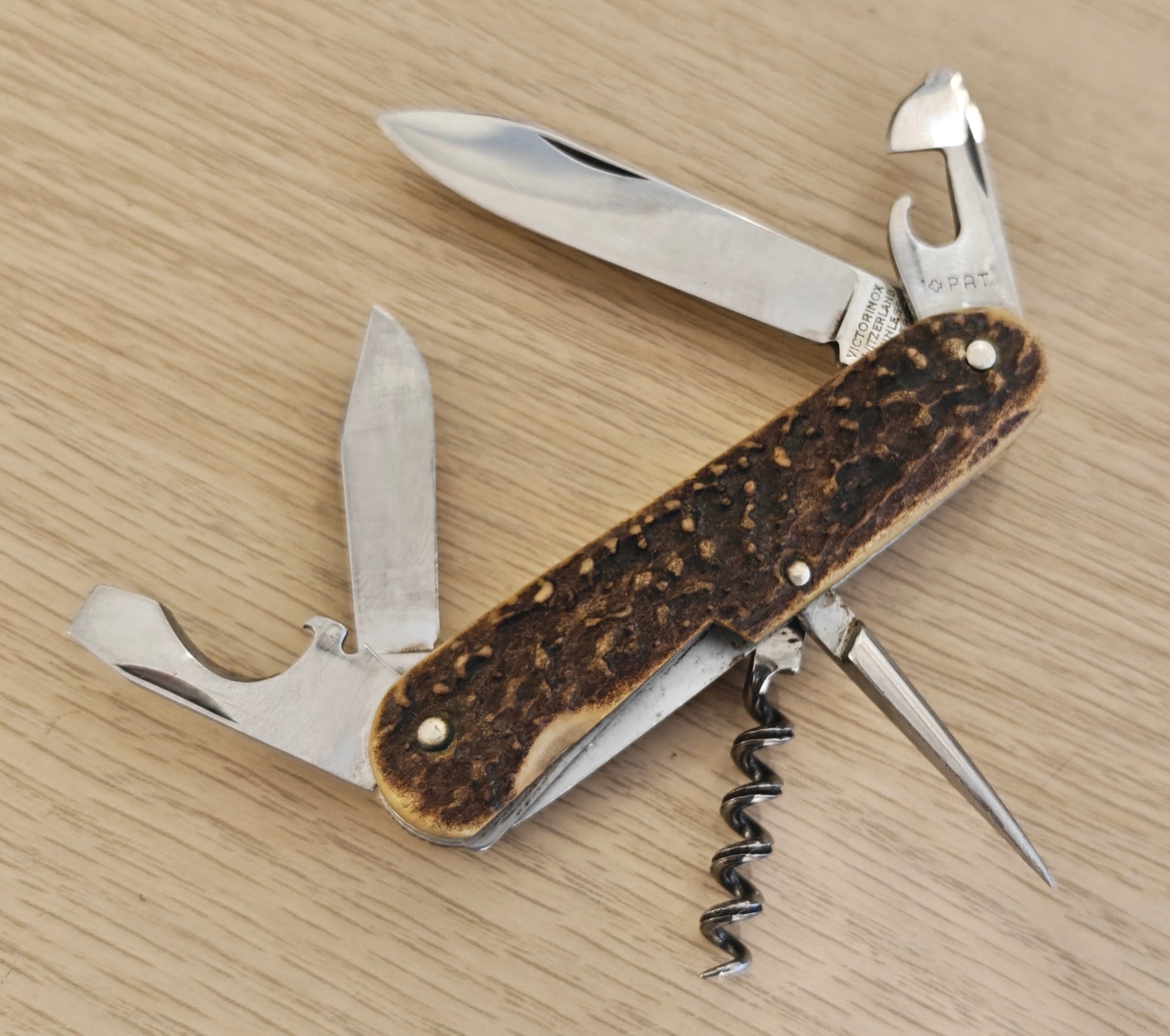 Victorinox Swiss Army Standard 234, manche en corne de cerf, 1957-1961, rare