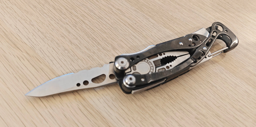 Leatherman Skeletool CX Carbon serrated pre-2009