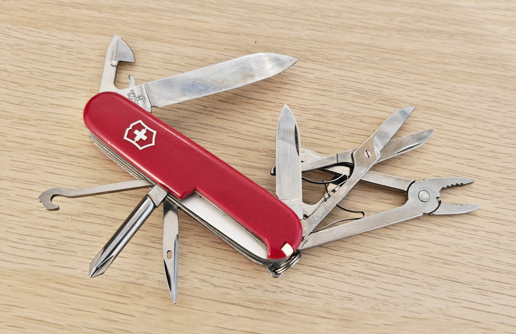 Navaja suiza Victorinox Deluxe Tinker Marlboro Adventure Team