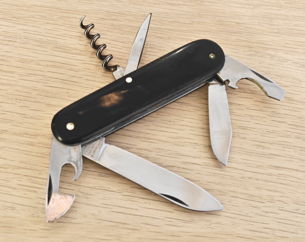 Victorinox Swiss Army Standard Model 234 Victoria Horn scales 1961-1971